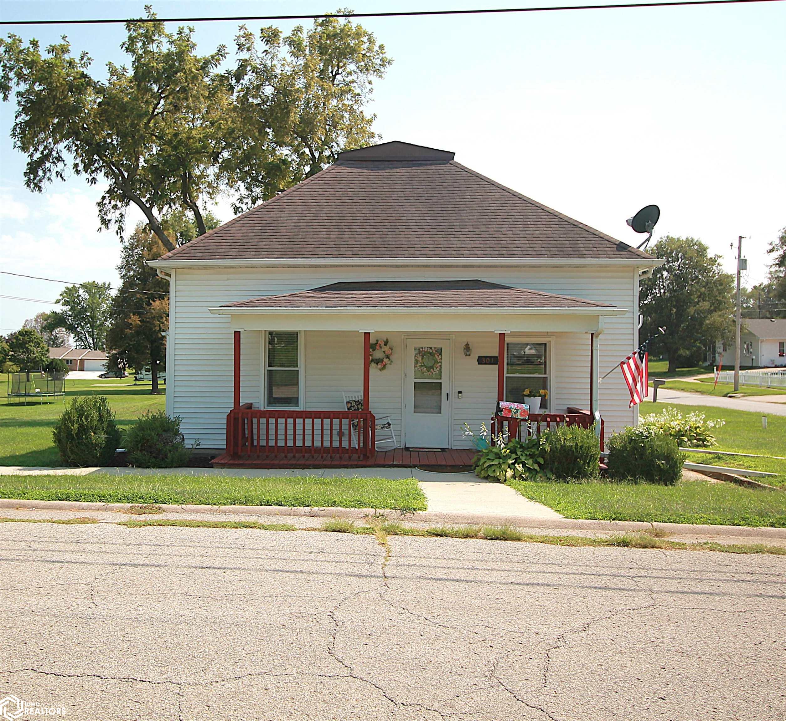 301 E Logan Street — photo
