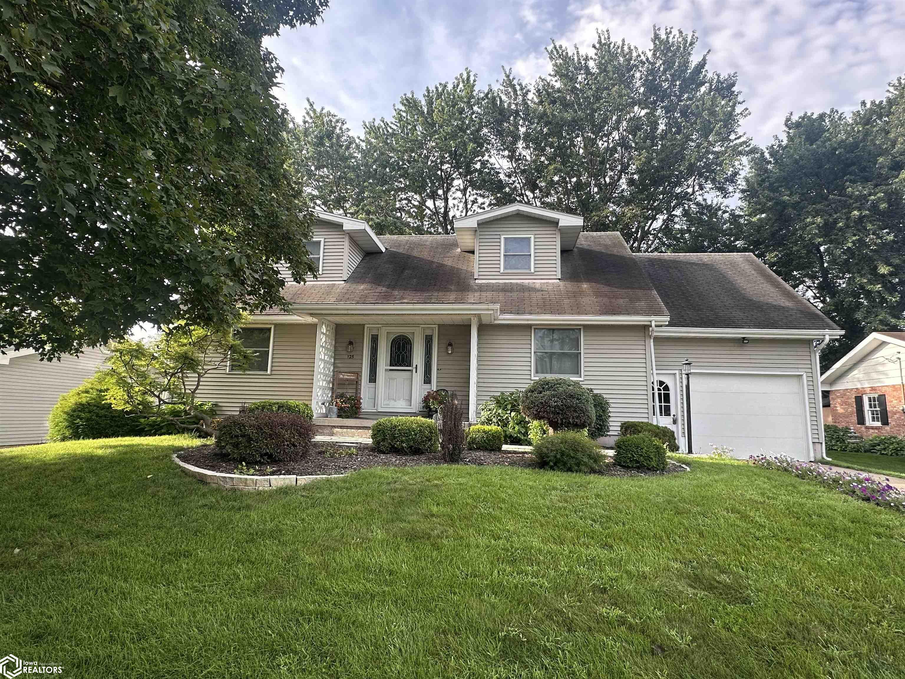 125 Maple Drive — photo