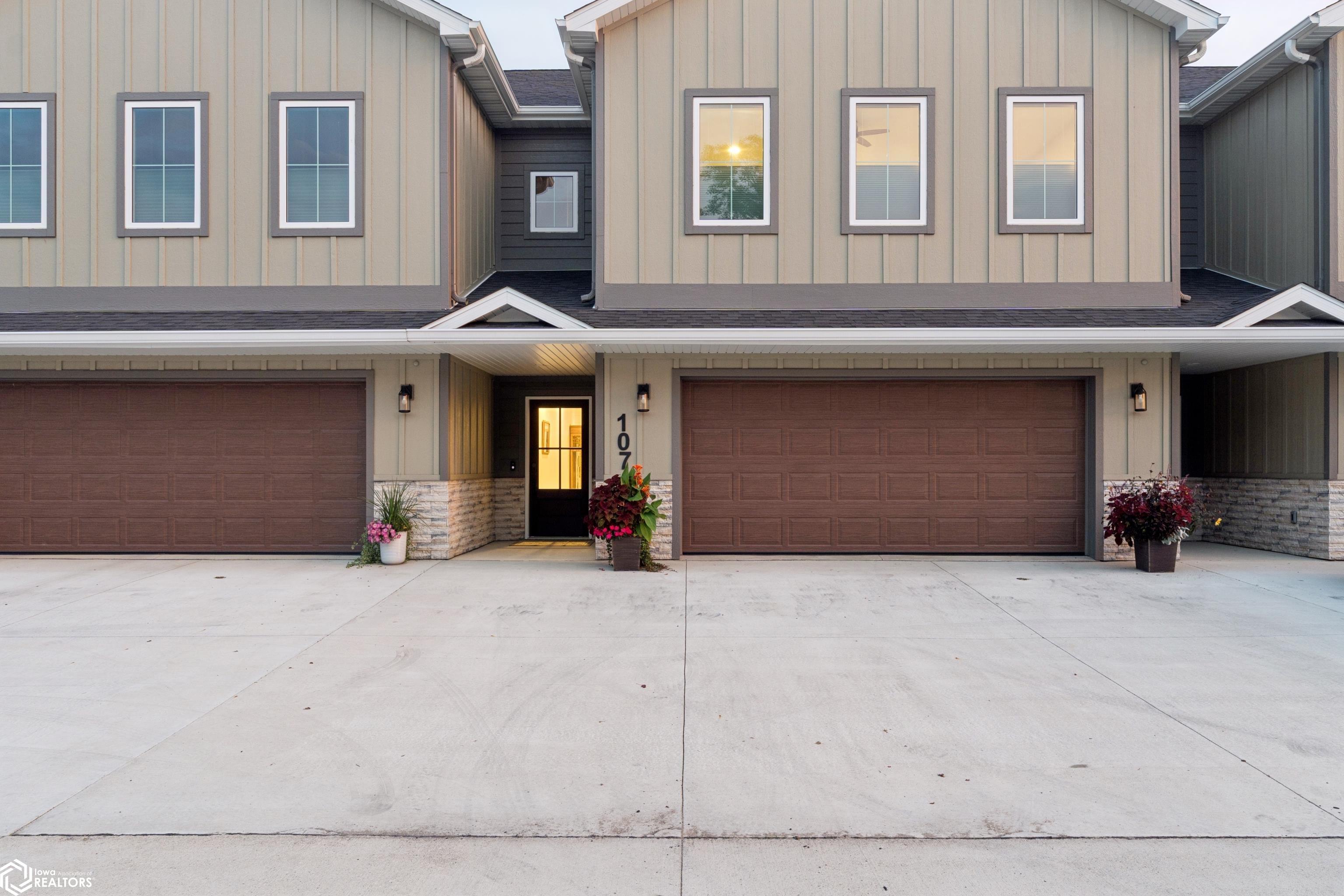 107 Stonebrook Court — photo