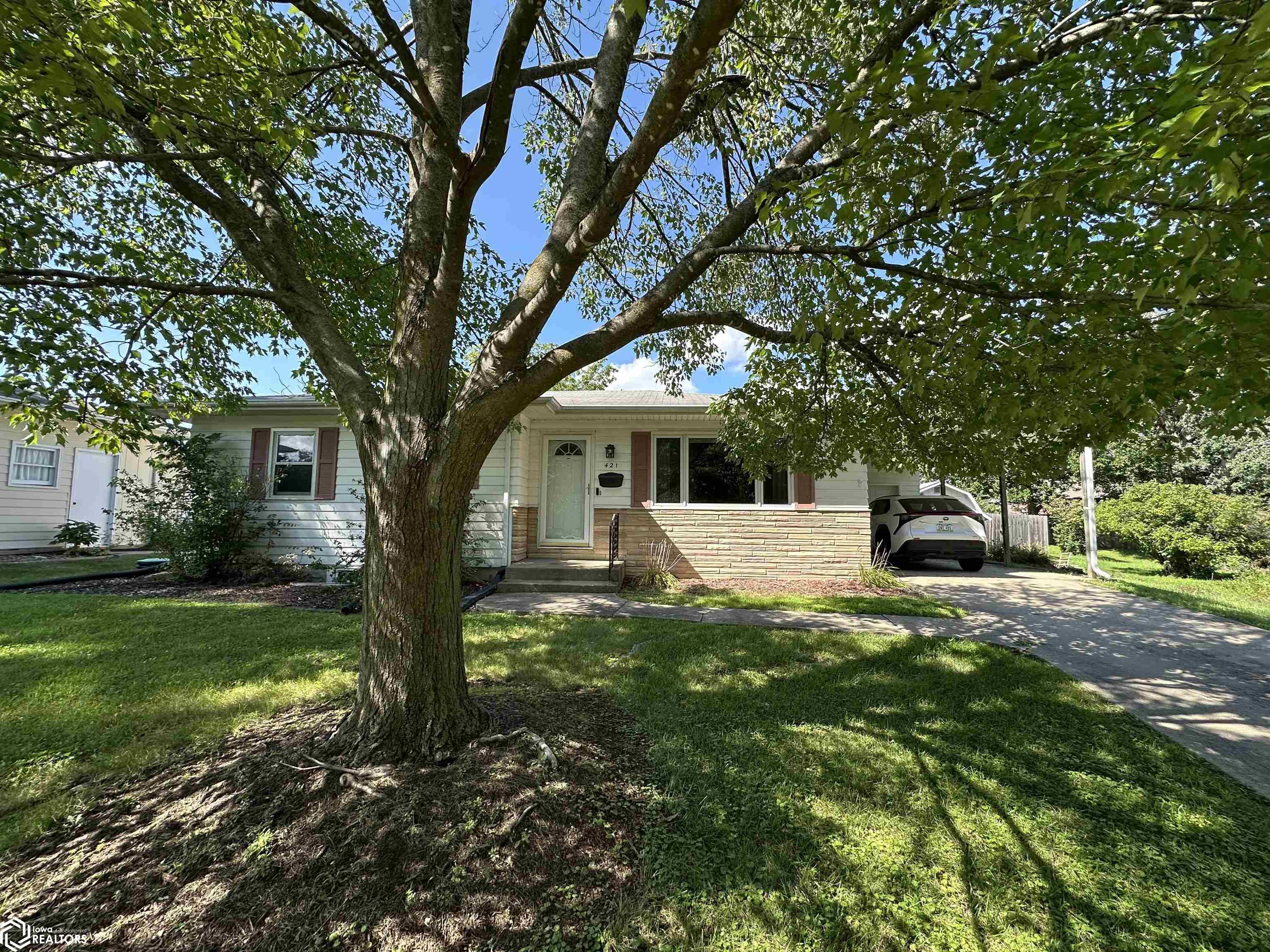 421 E Manning Avenue — photo