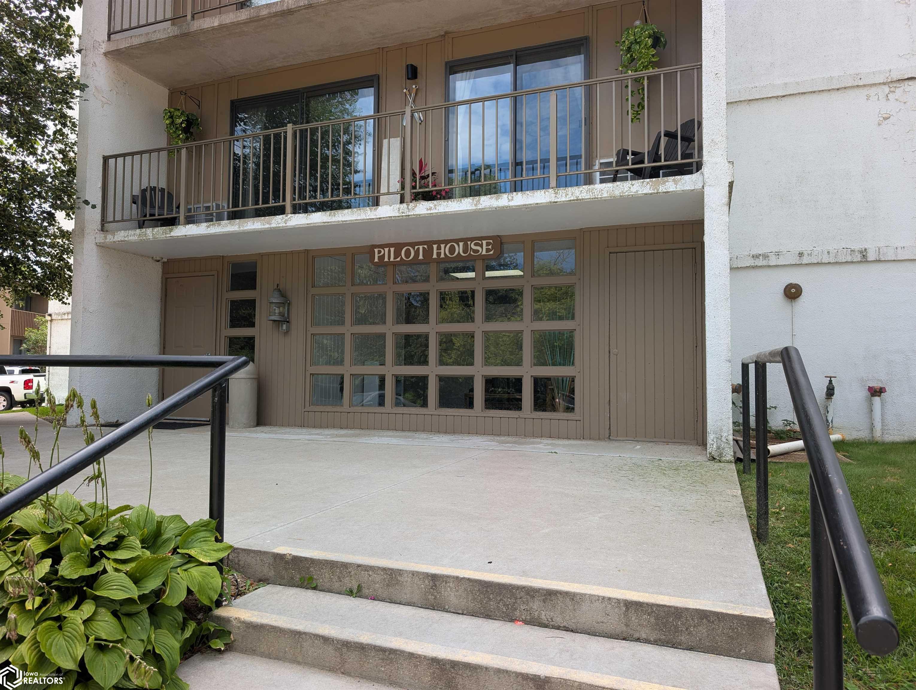 2700 Shore Dr #306 — photo