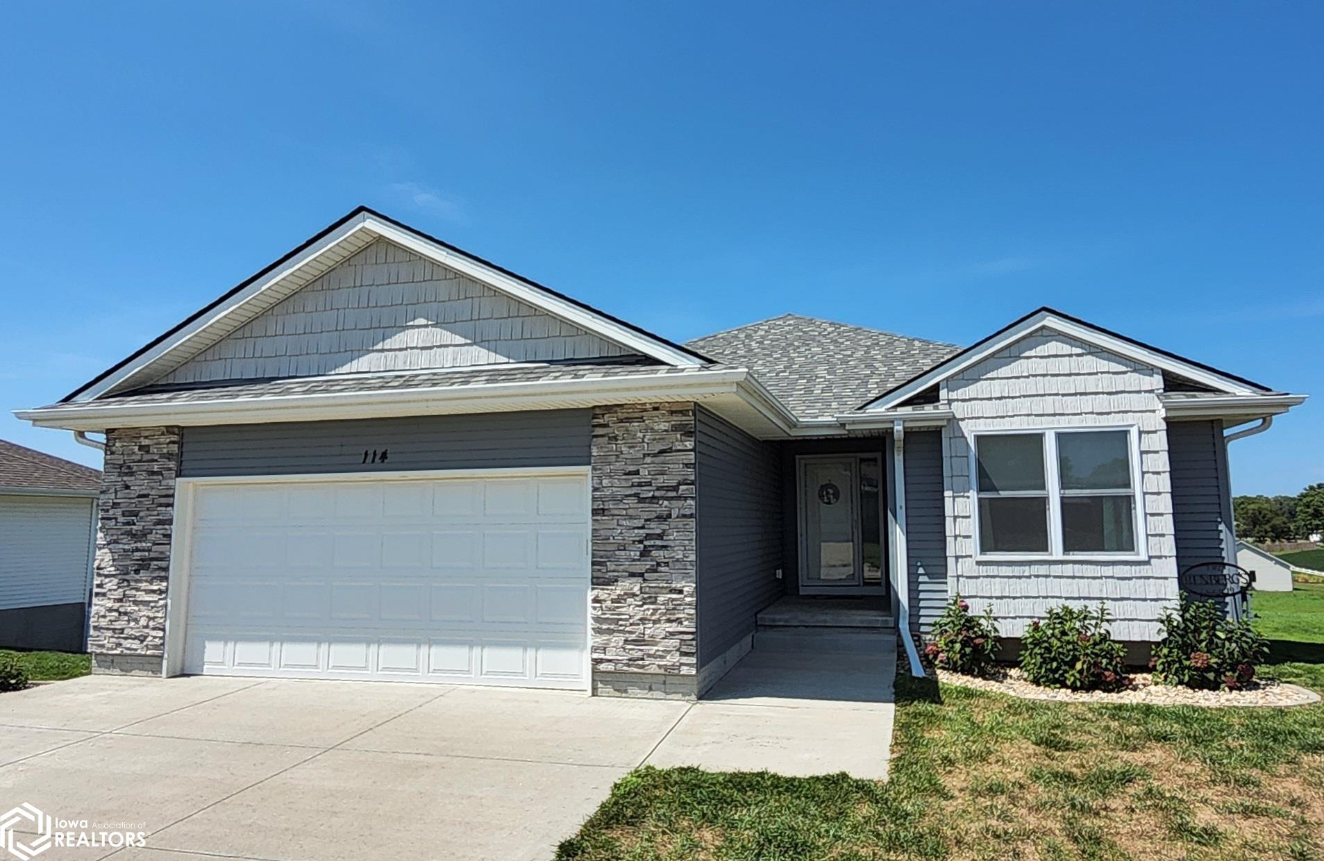 114 Willow Circle — photo