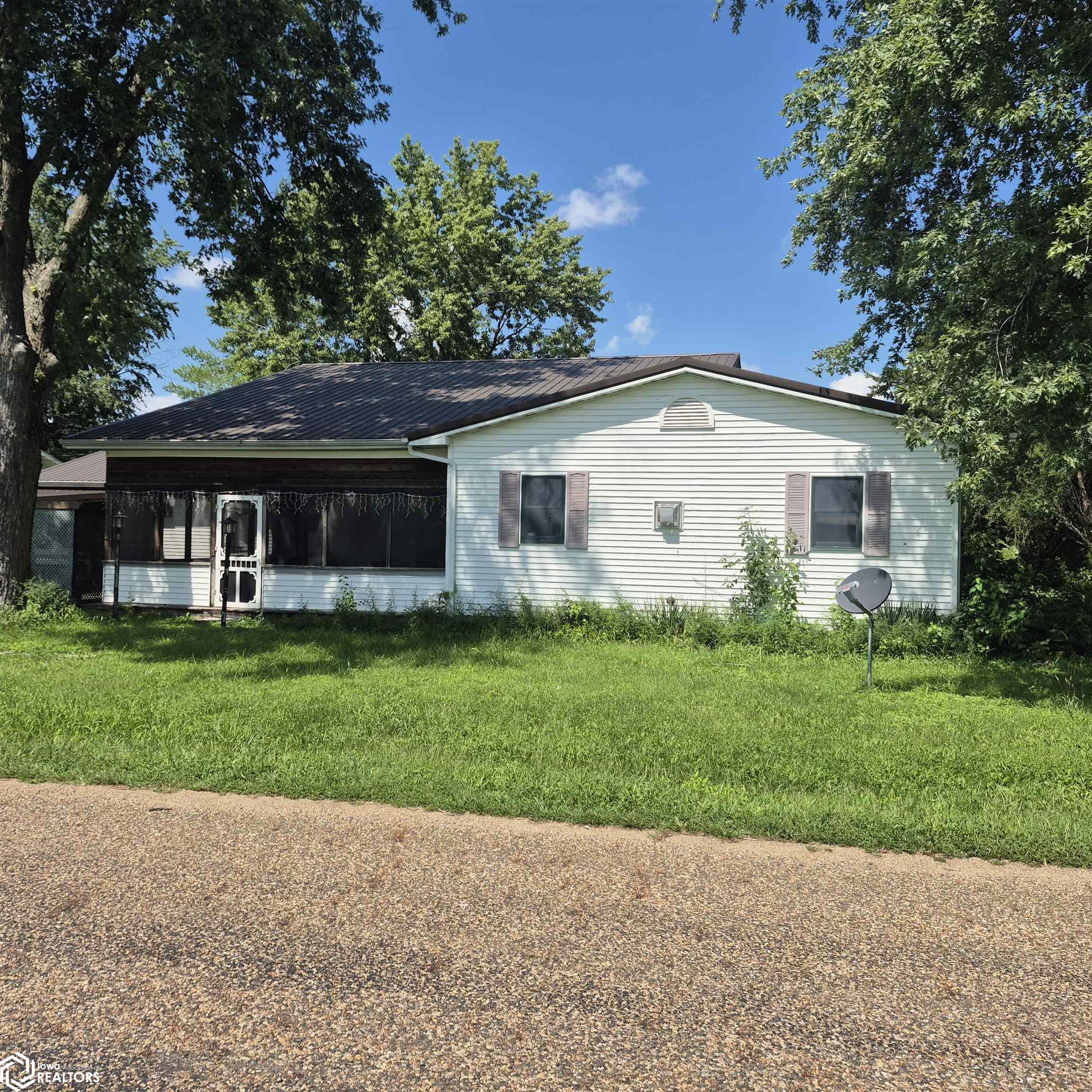 303 E Walnut — photo