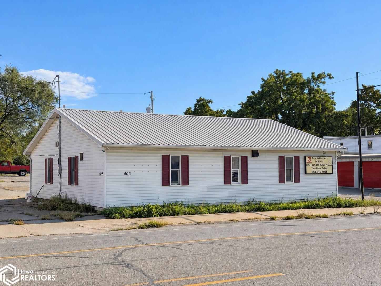 502 W Burlington Avenue — photo