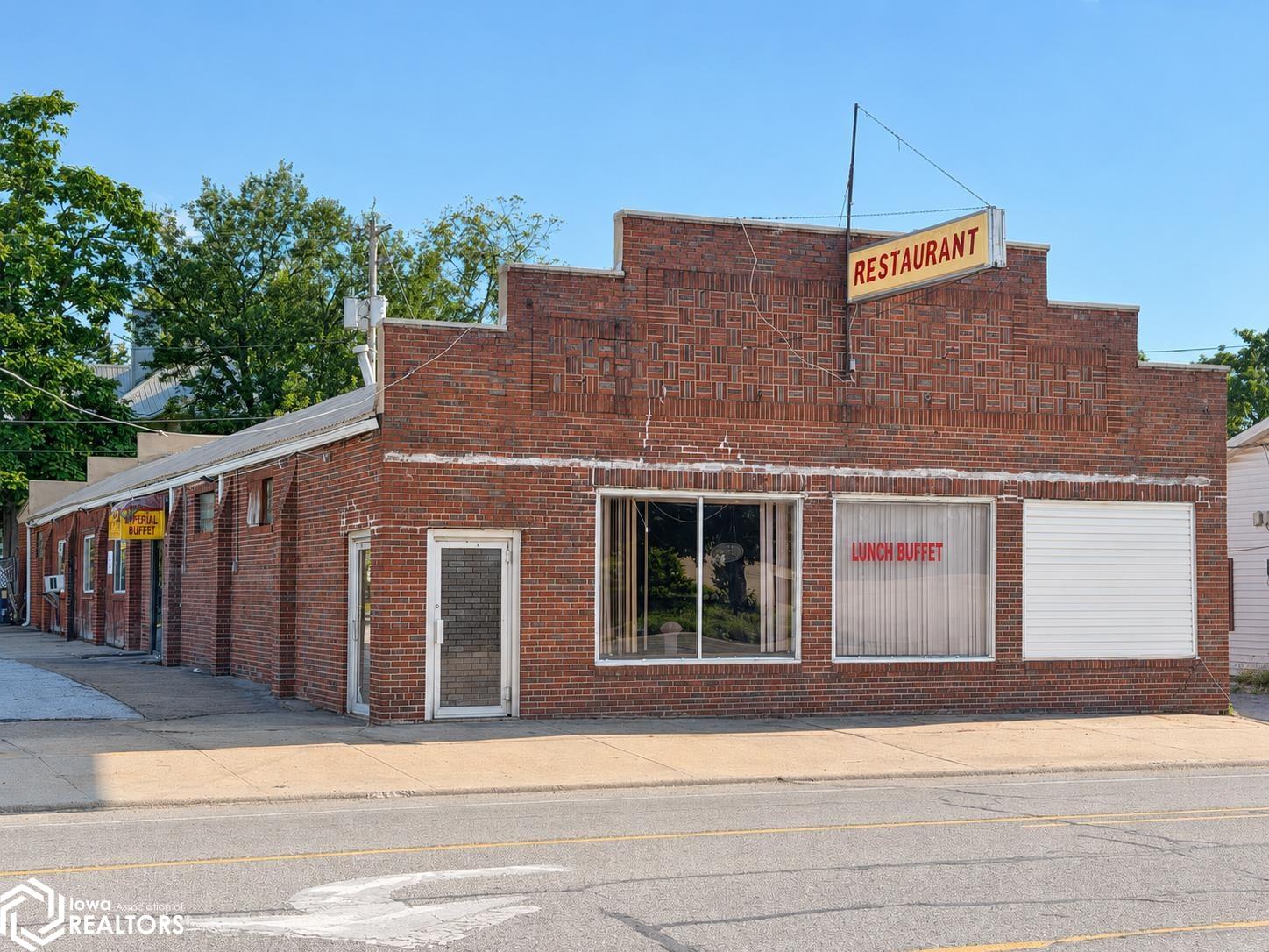 500 W Burlington Avenue — photo