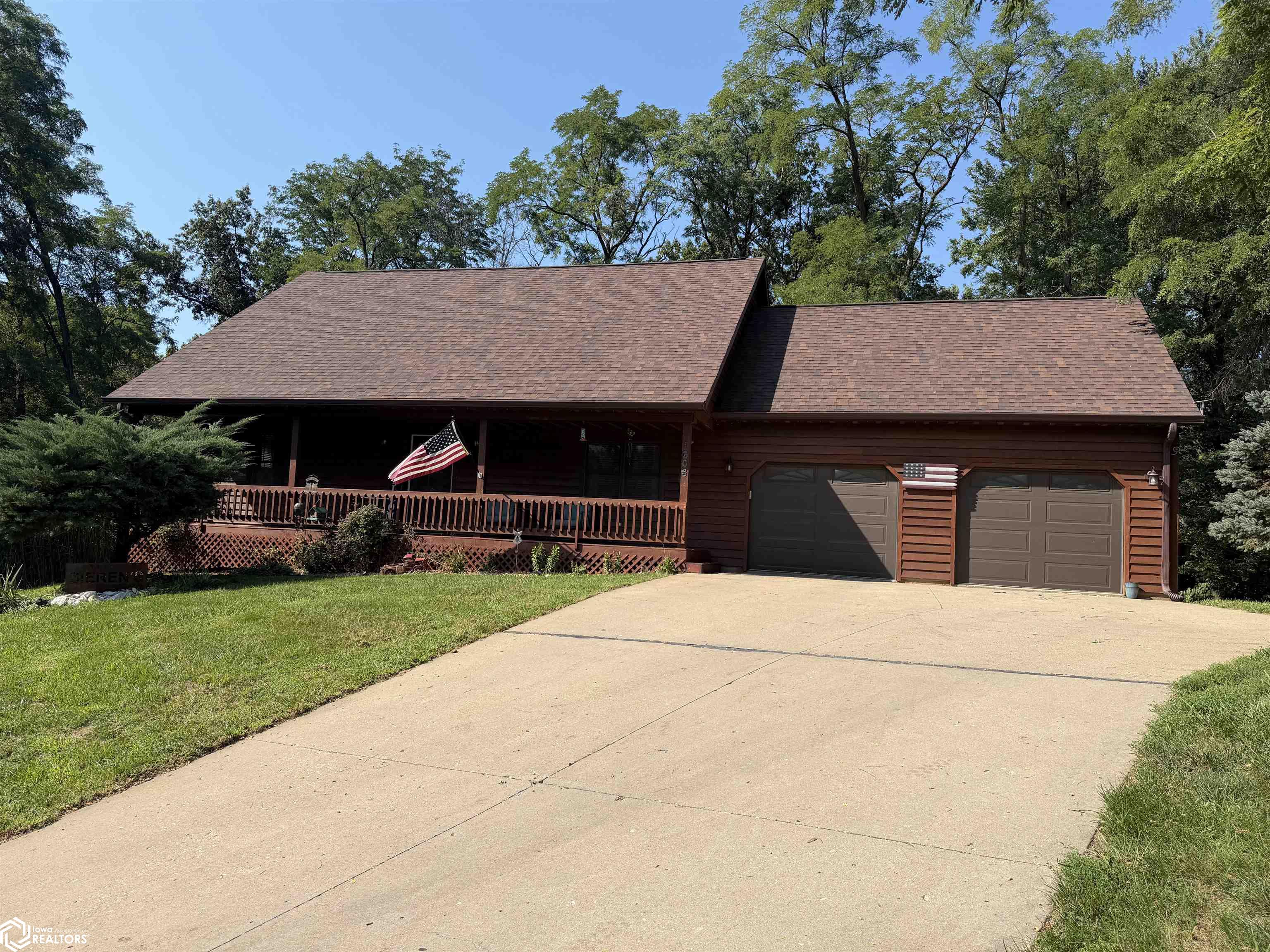 1608 Woodside Circle — photo