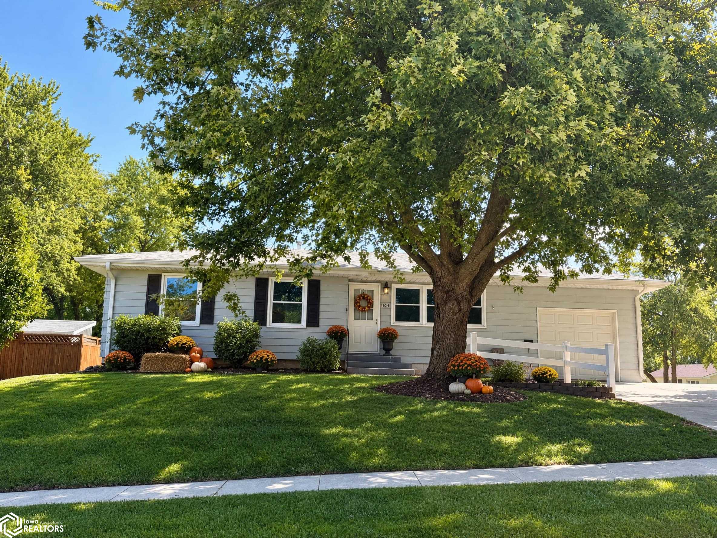 1804 Hillcrest Drive — photo