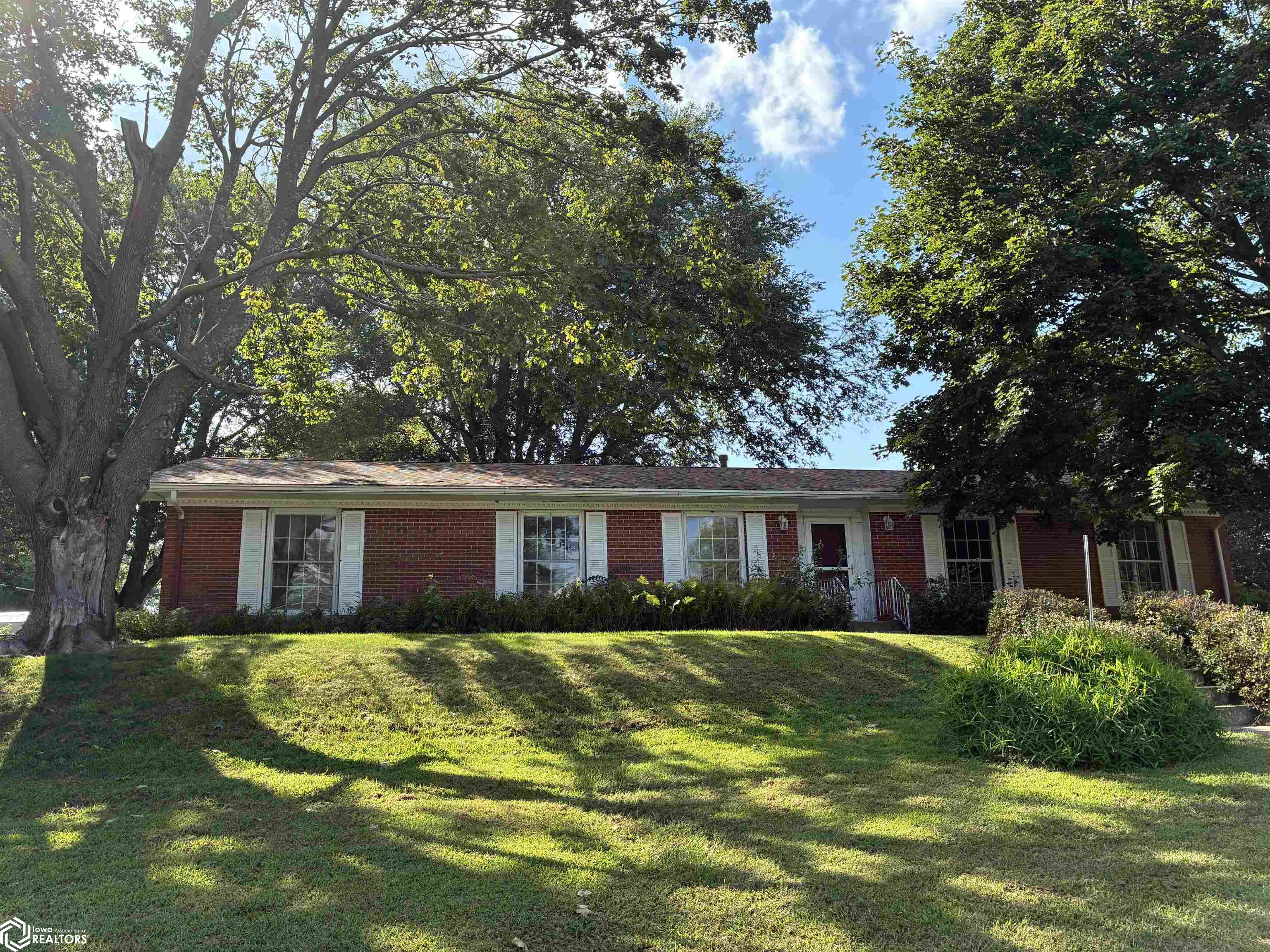 16 Fairway Drive — photo