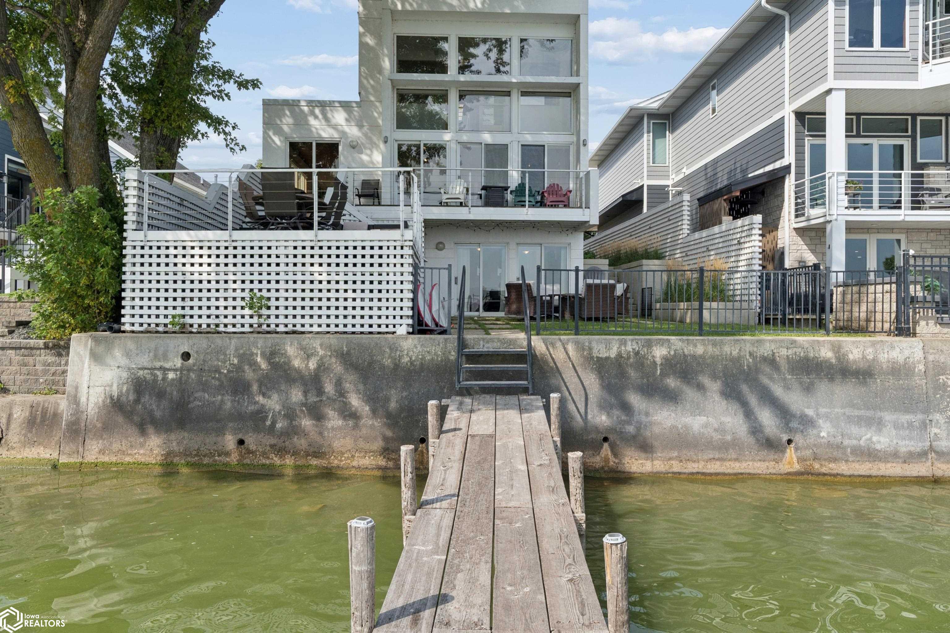 2101 N Shore Drive — photo
