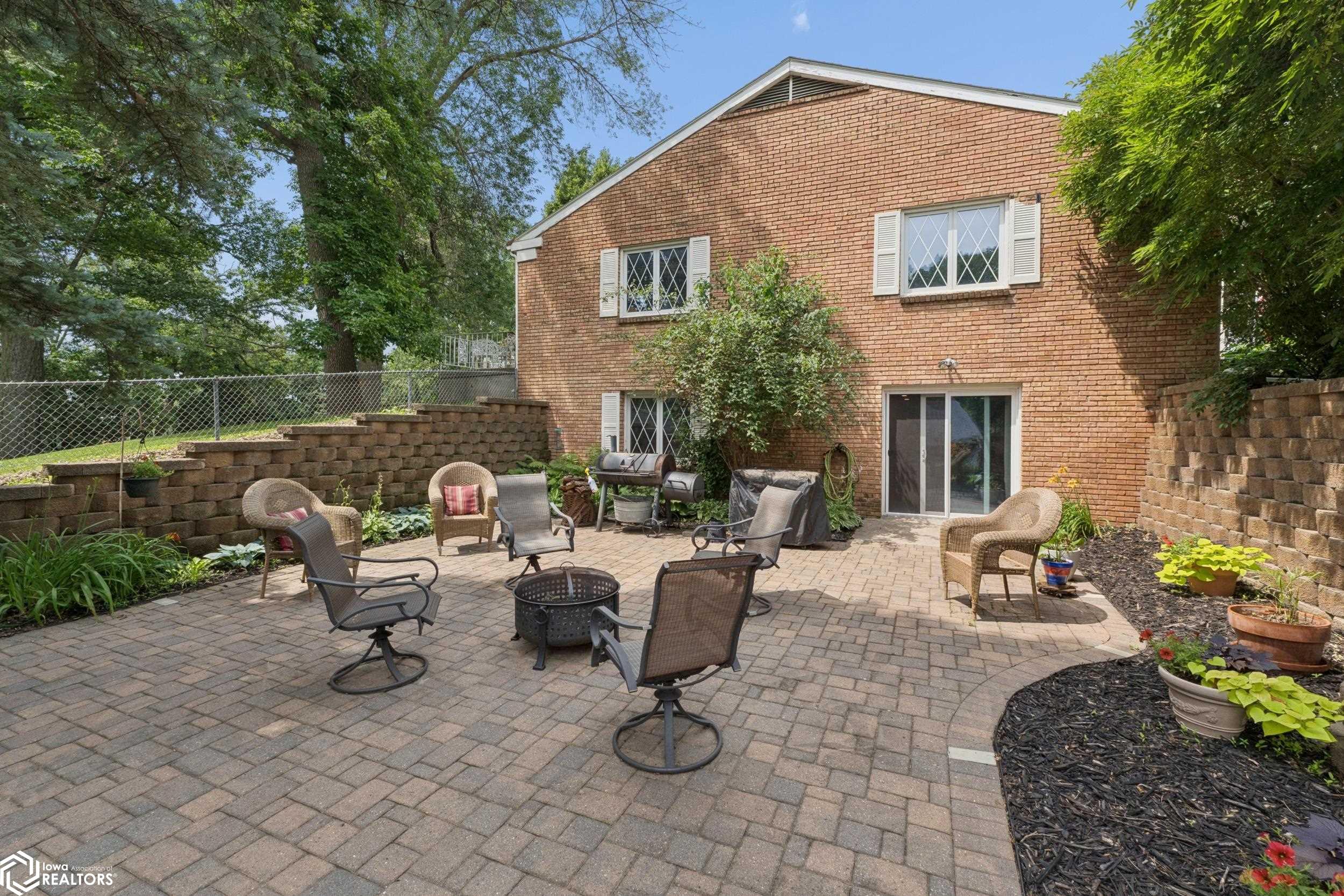 15 Timberlane Dr — photo