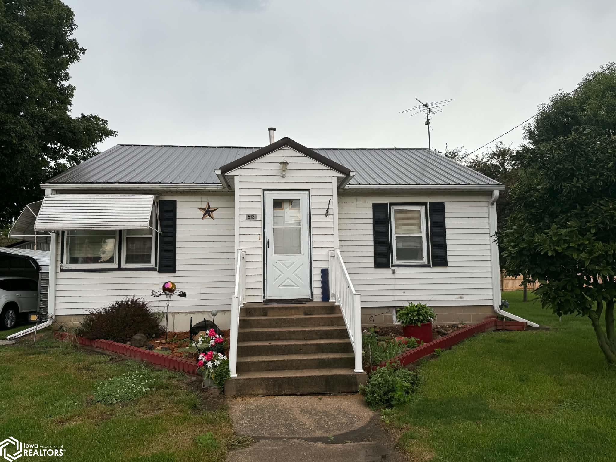 513 College Street — photo
