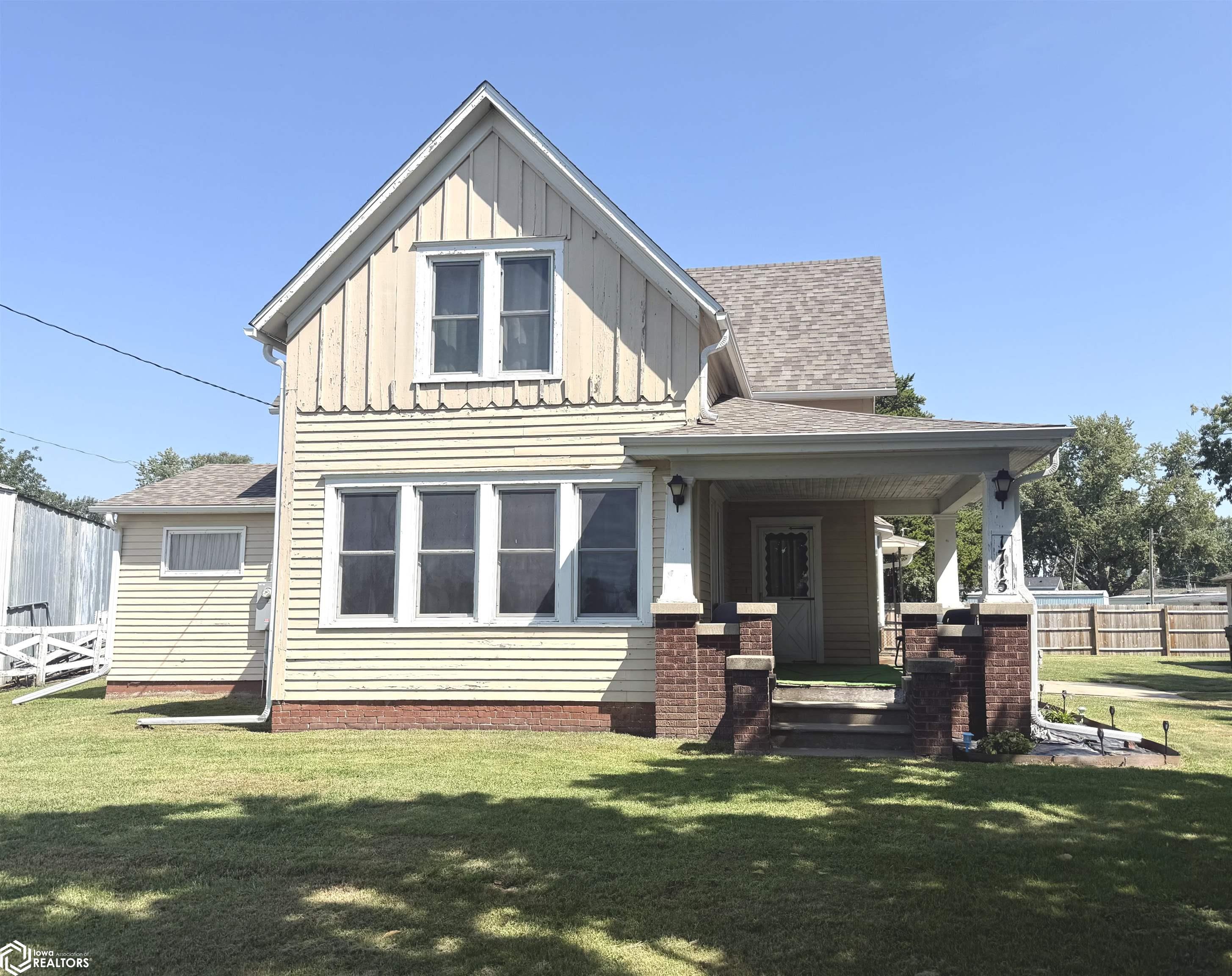 1715 Pella Avenue — photo