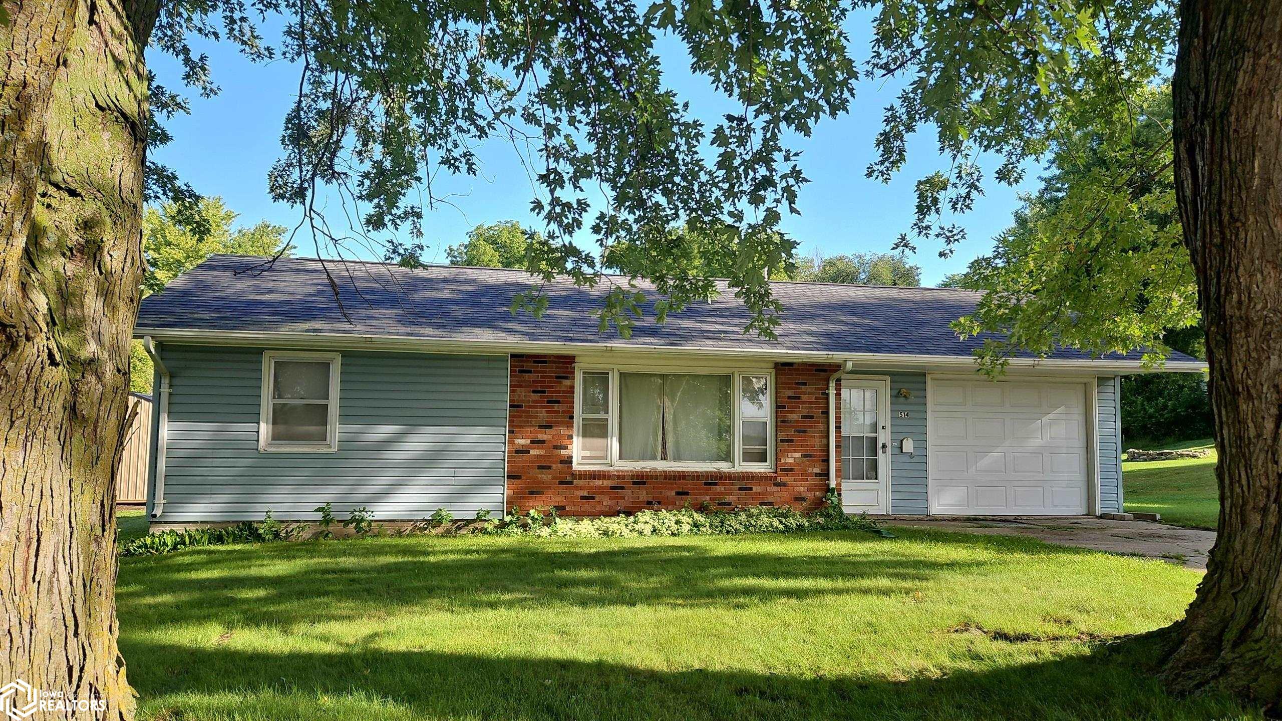 514 W College Street — photo