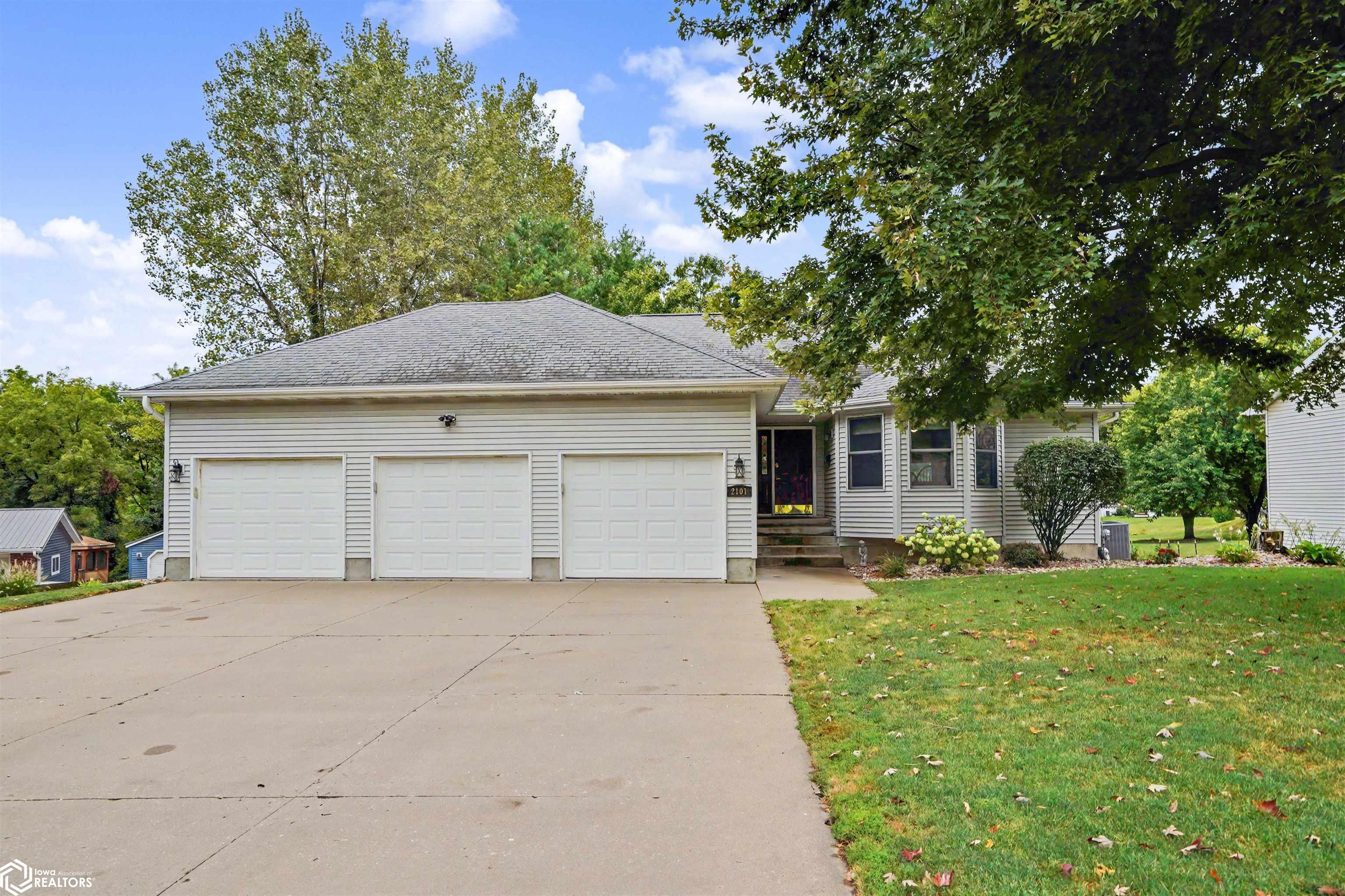 2101 Cliff Road — photo