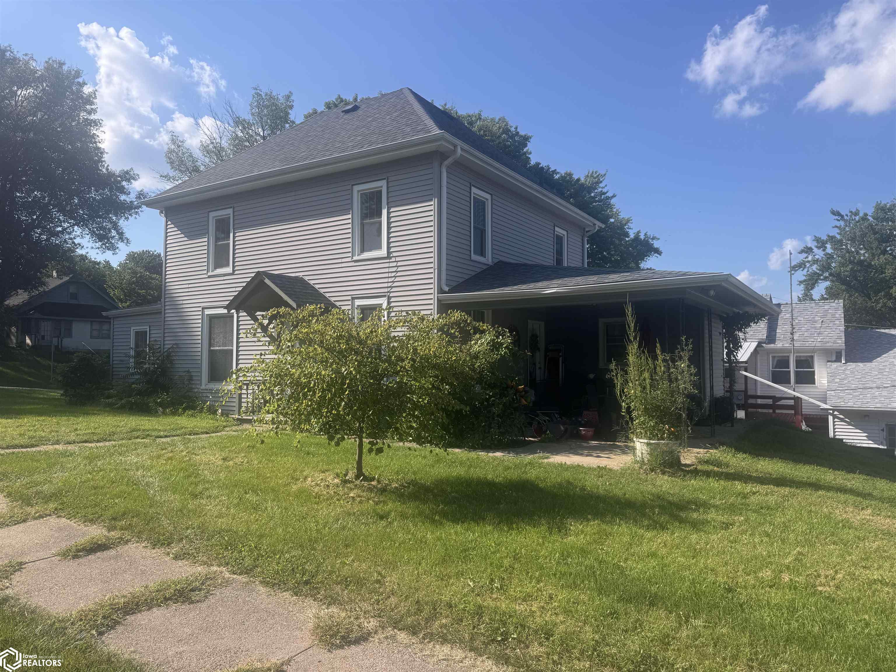 1010 Elm Street — photo