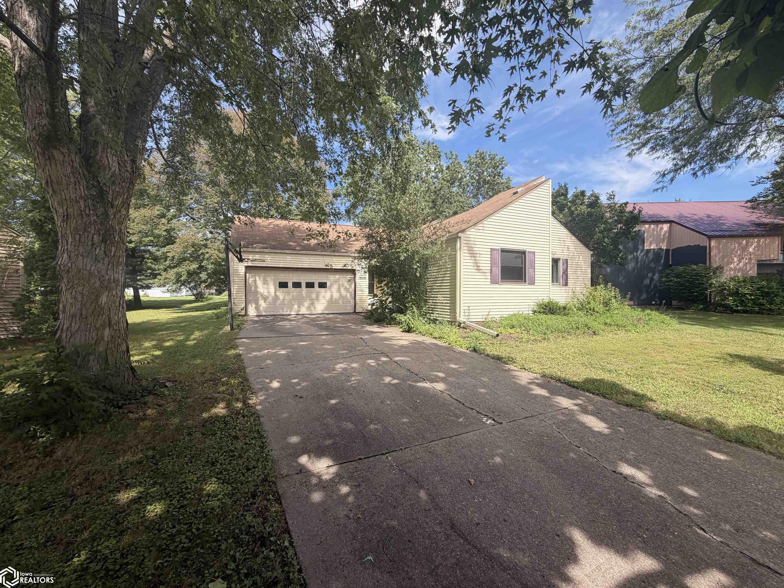 1009 Southview Drive — photo