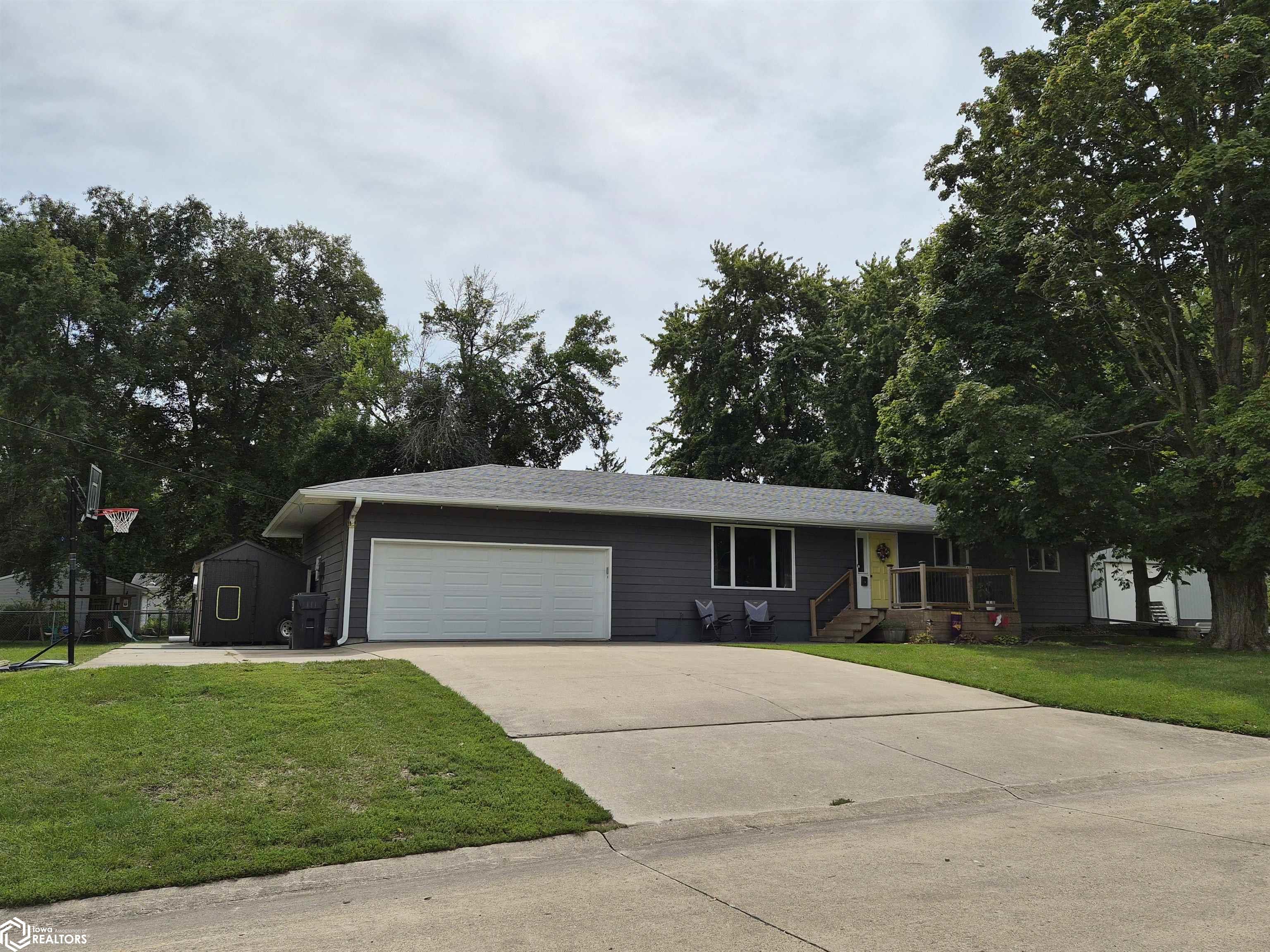 504 E Walnut Street — photo