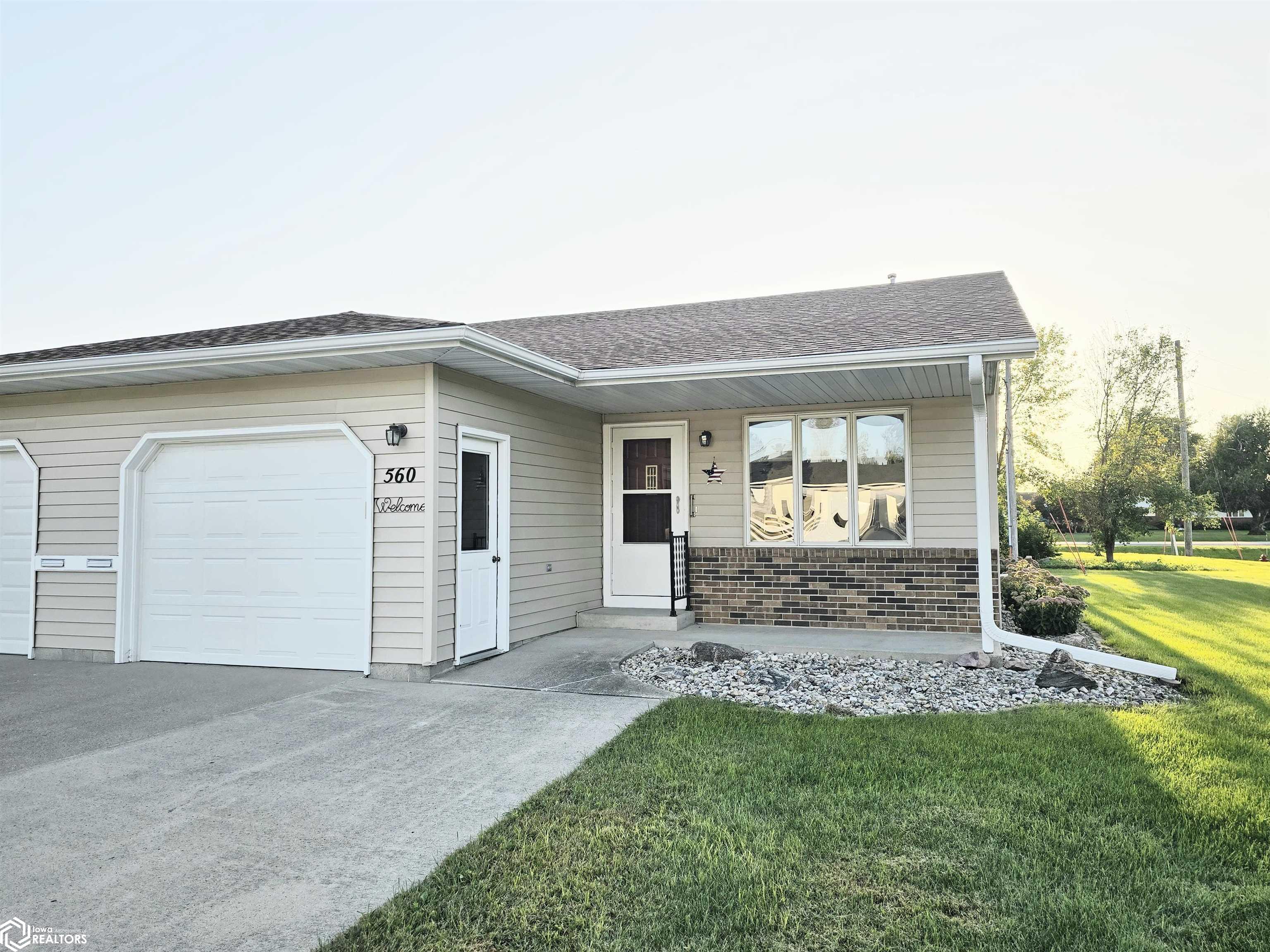 560 Golls Drive — photo