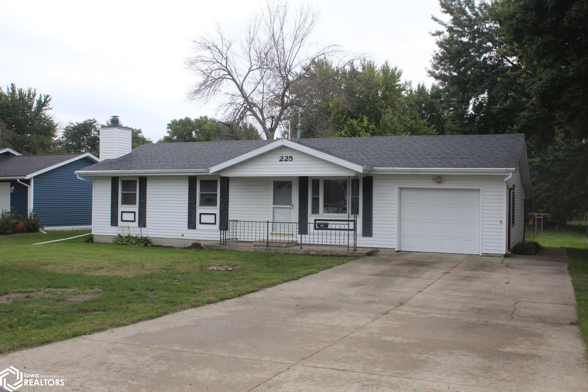 225 W Lyons Street — photo