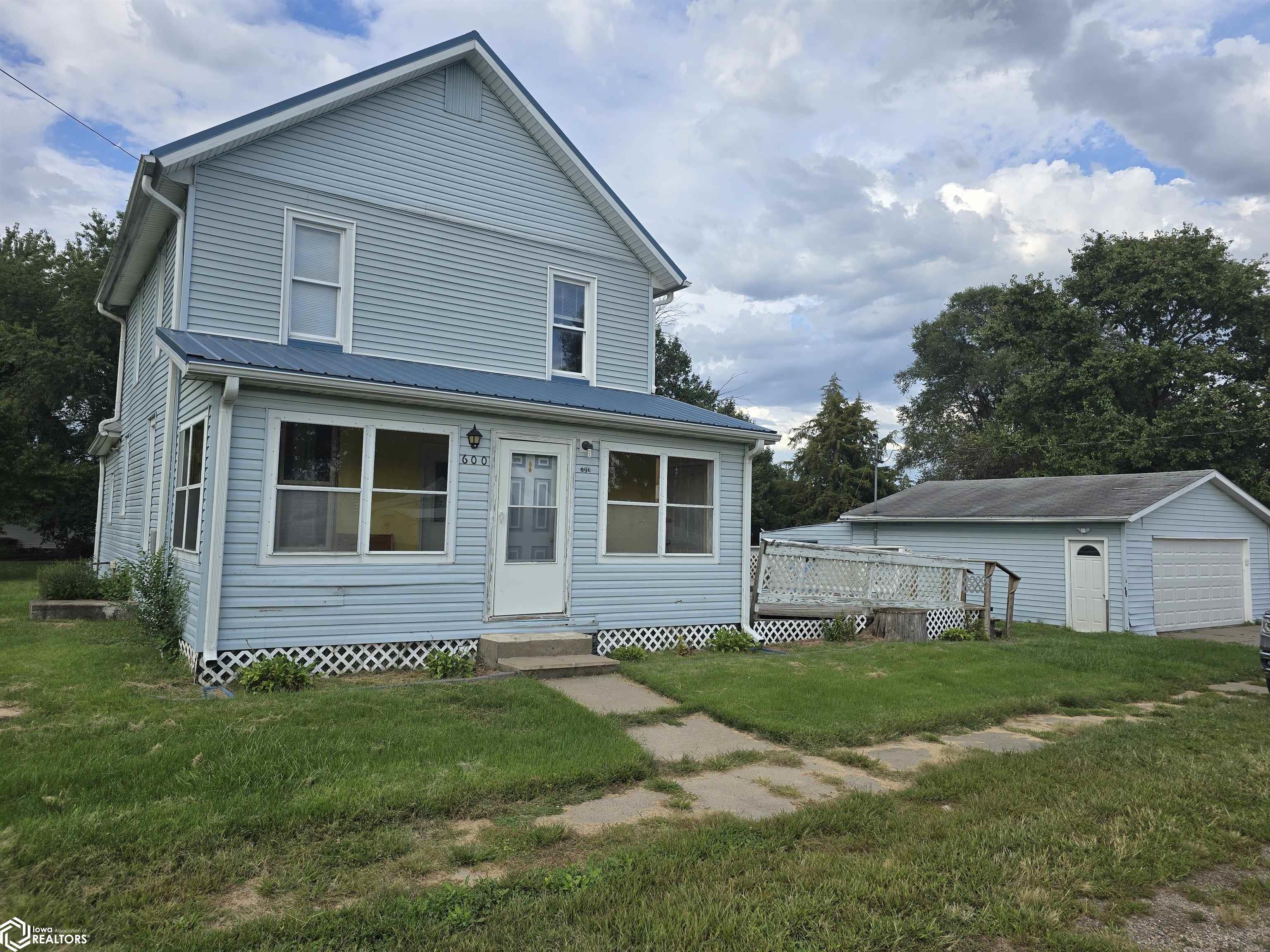 600 E Division Street — photo