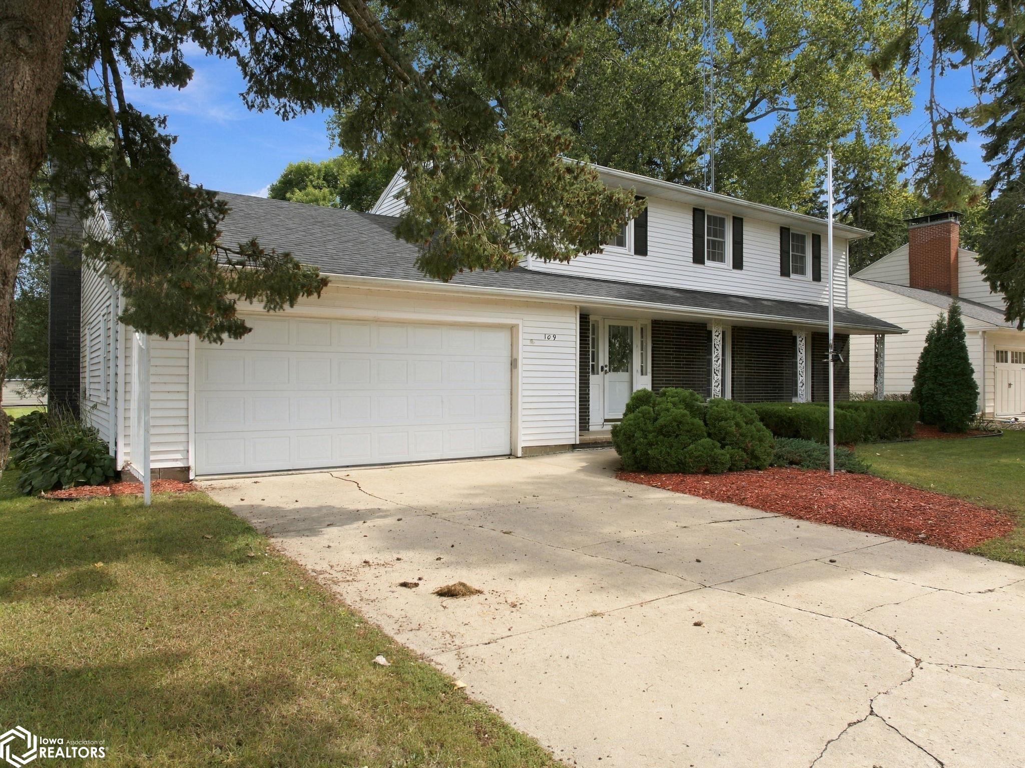 109 Lakeview Drive — photo