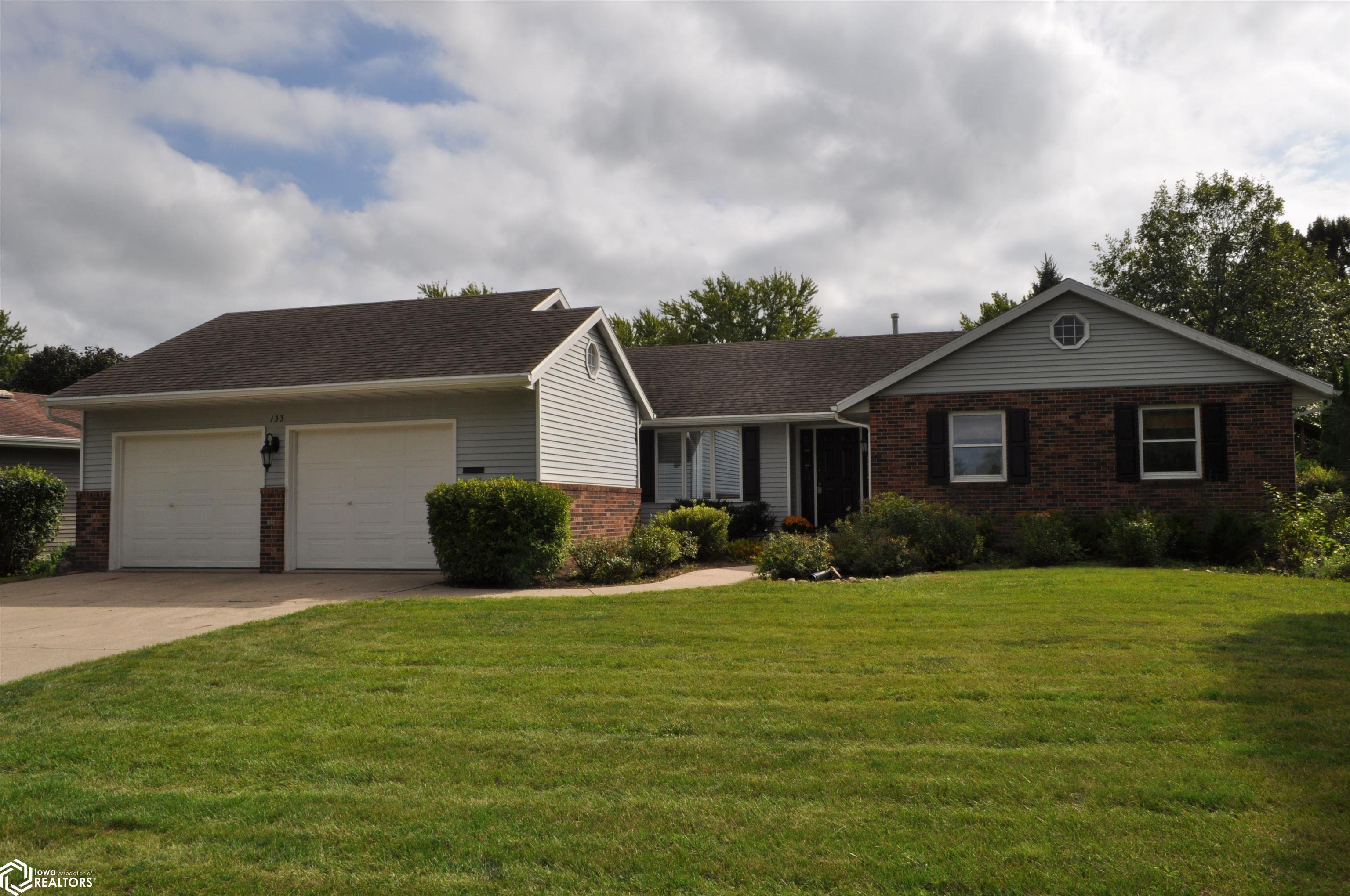 133 W Randall Road — photo