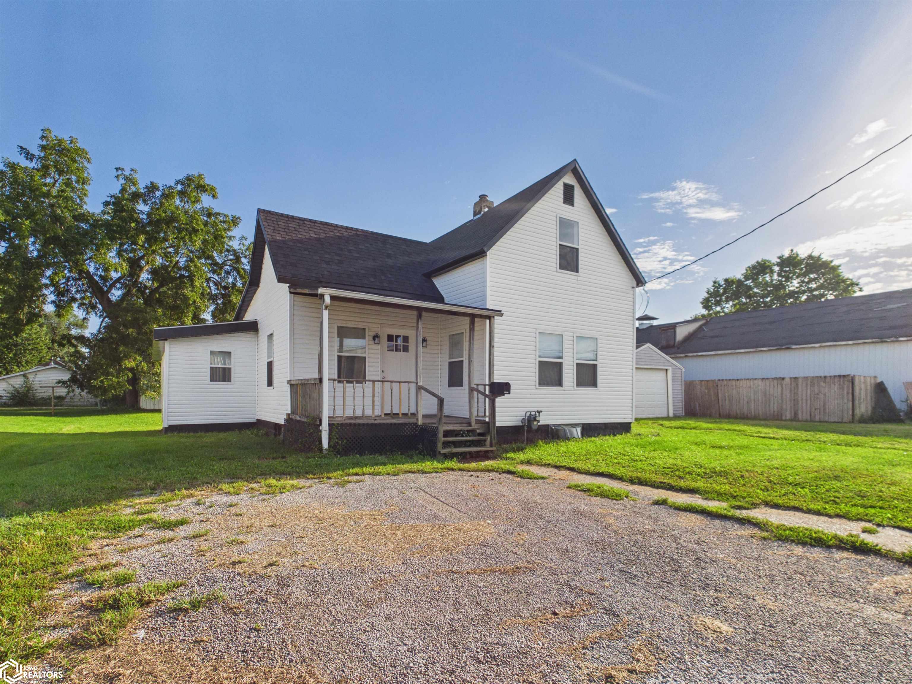 1120 E Mary Street — photo