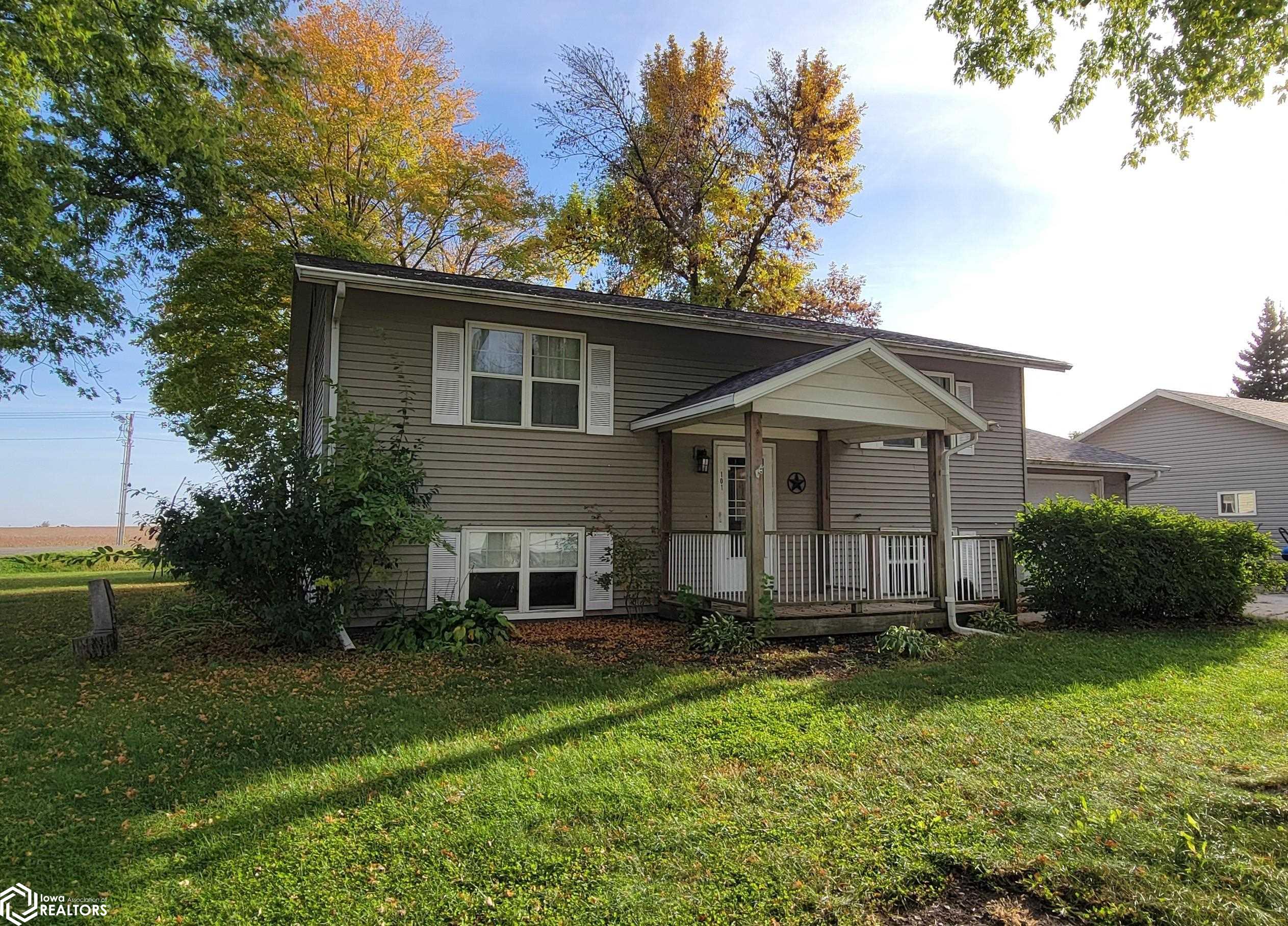 101 Evergreen Road — photo