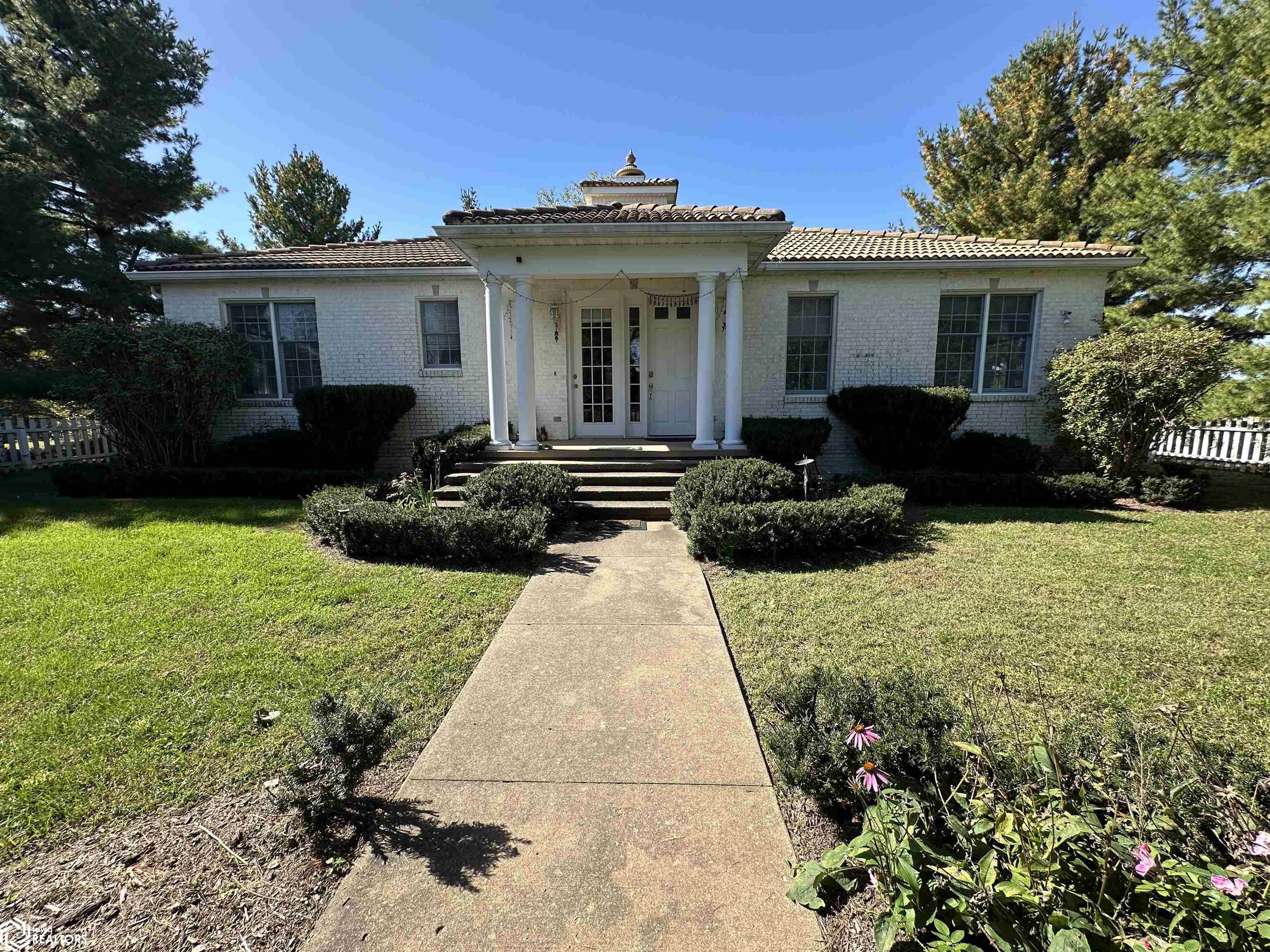 1946 Mansion Drive — photo