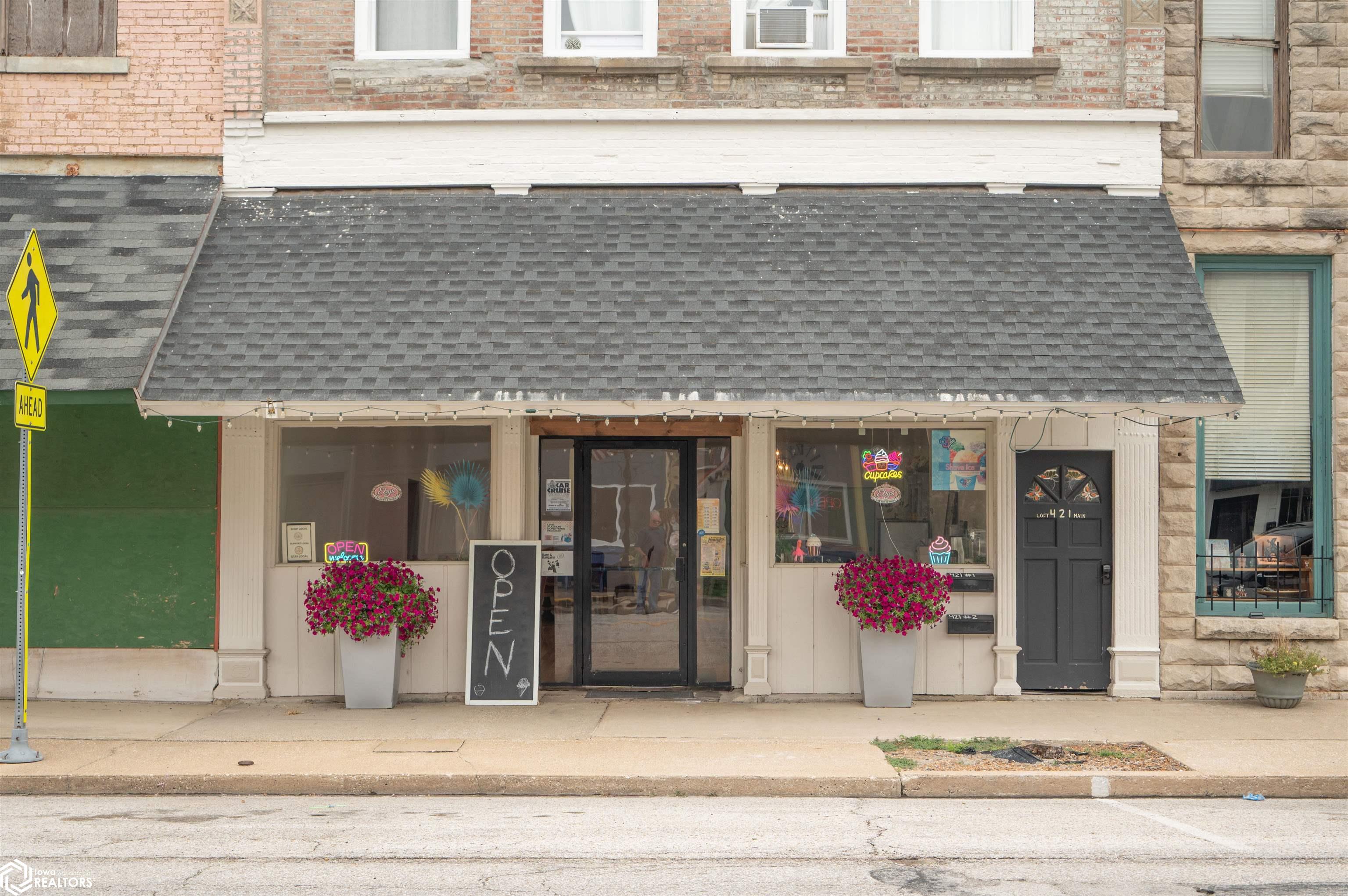 421 Main Street — photo