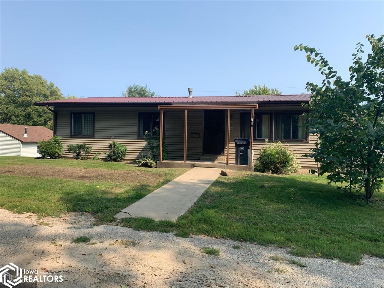 2016 Ridge Row, Burlington, IA 52601