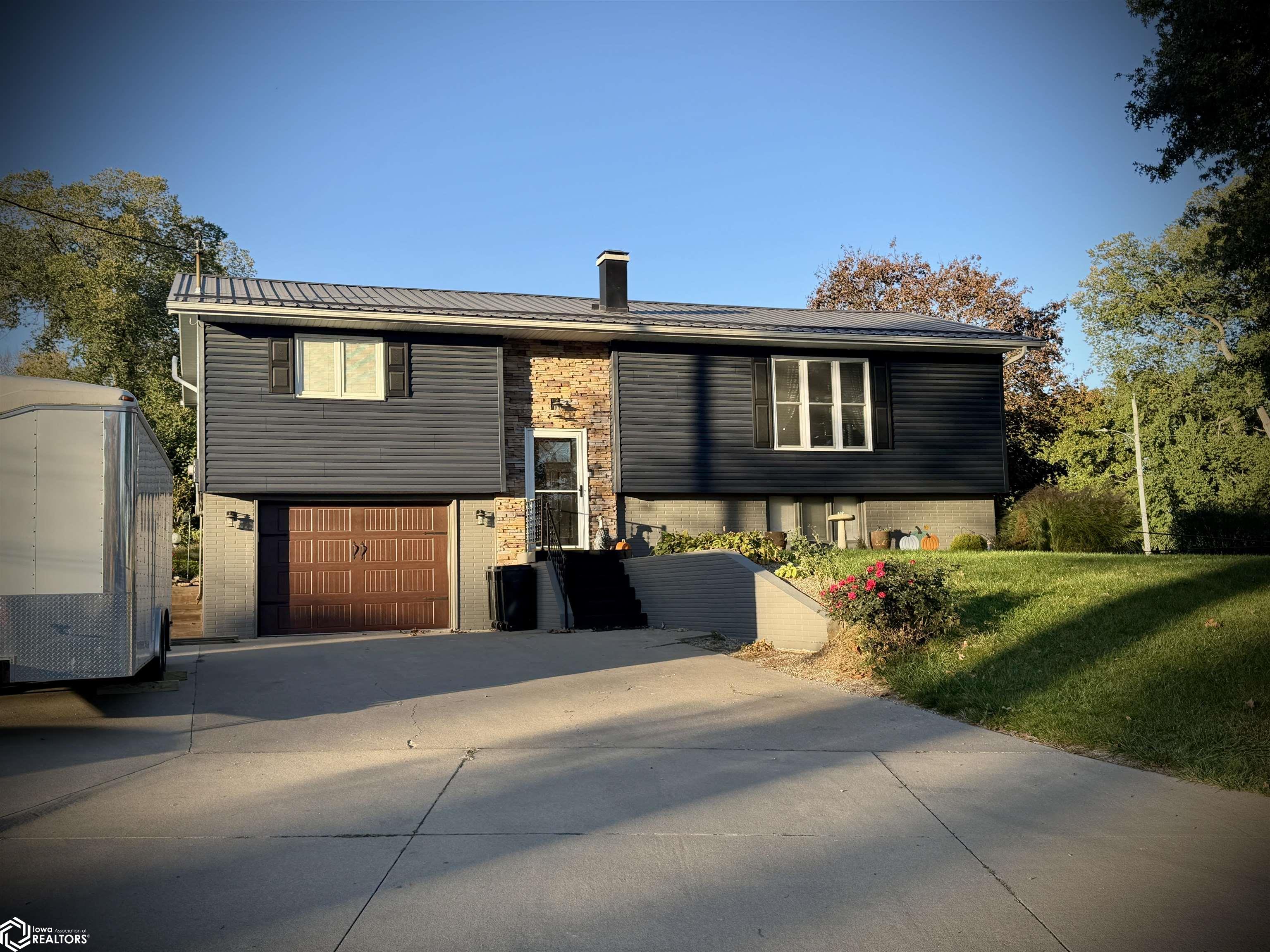 2107 Burlington Road — photo