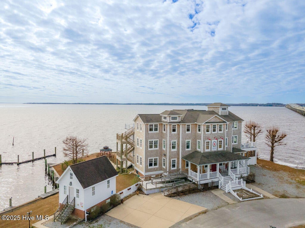 108 Wharf Landing Drive — photo
