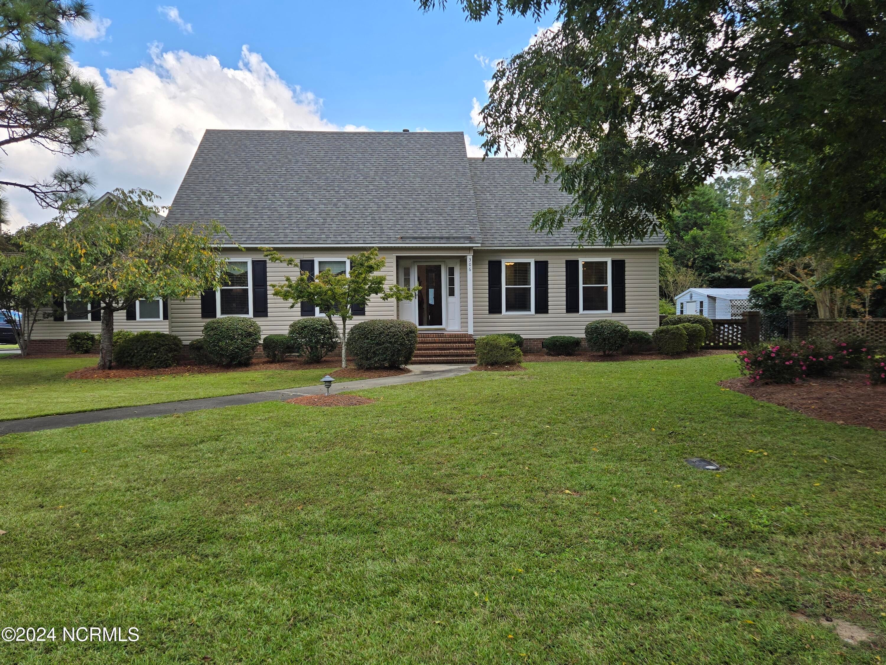 306 Pecan Lane — photo