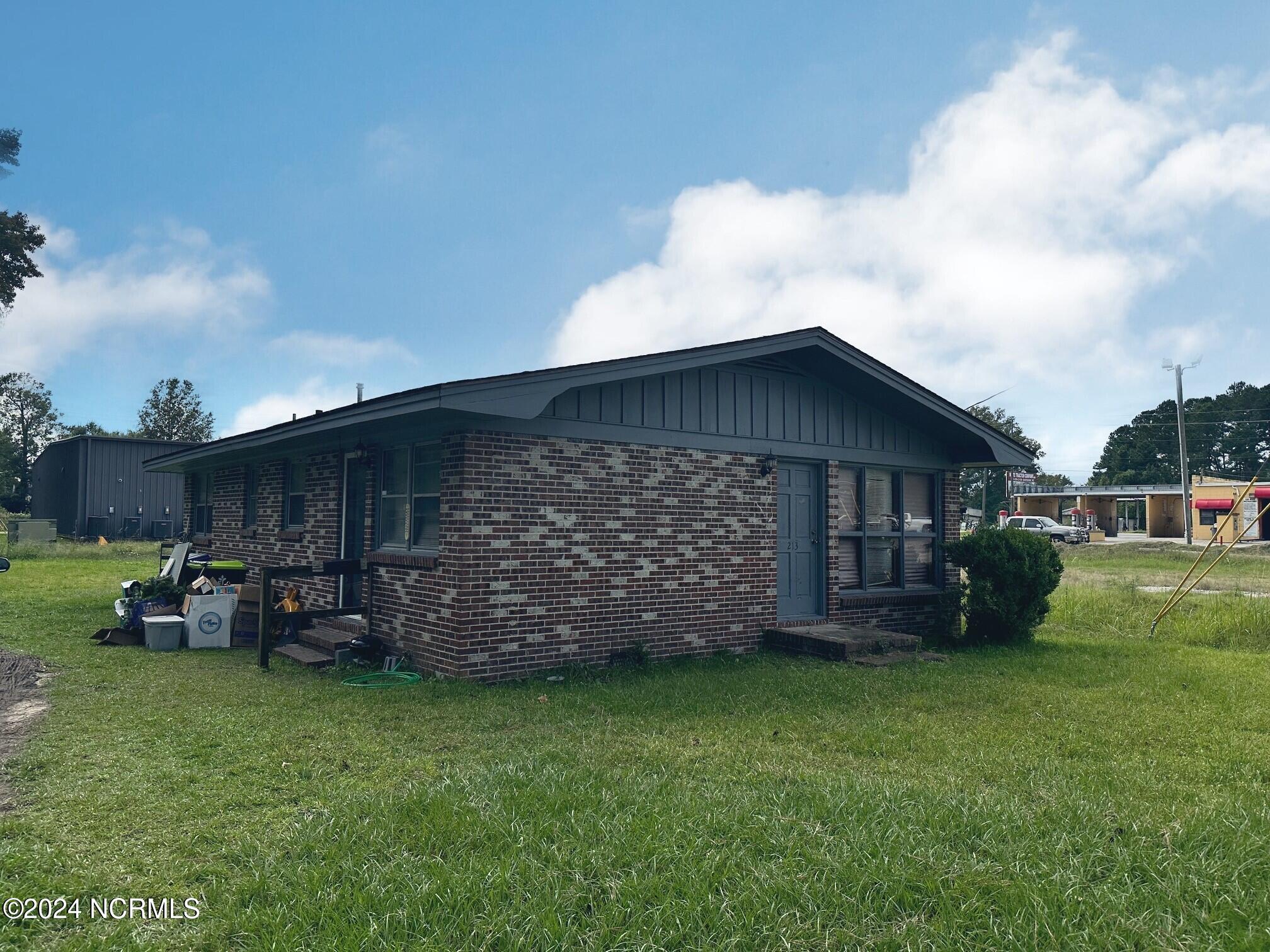 213 W Burkhead Street — photo
