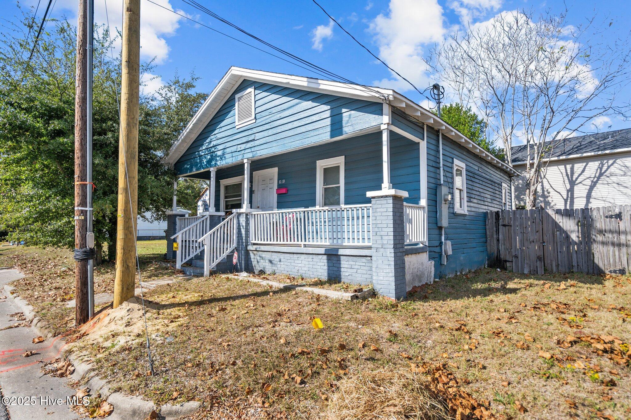 819 Wooster Street — photo