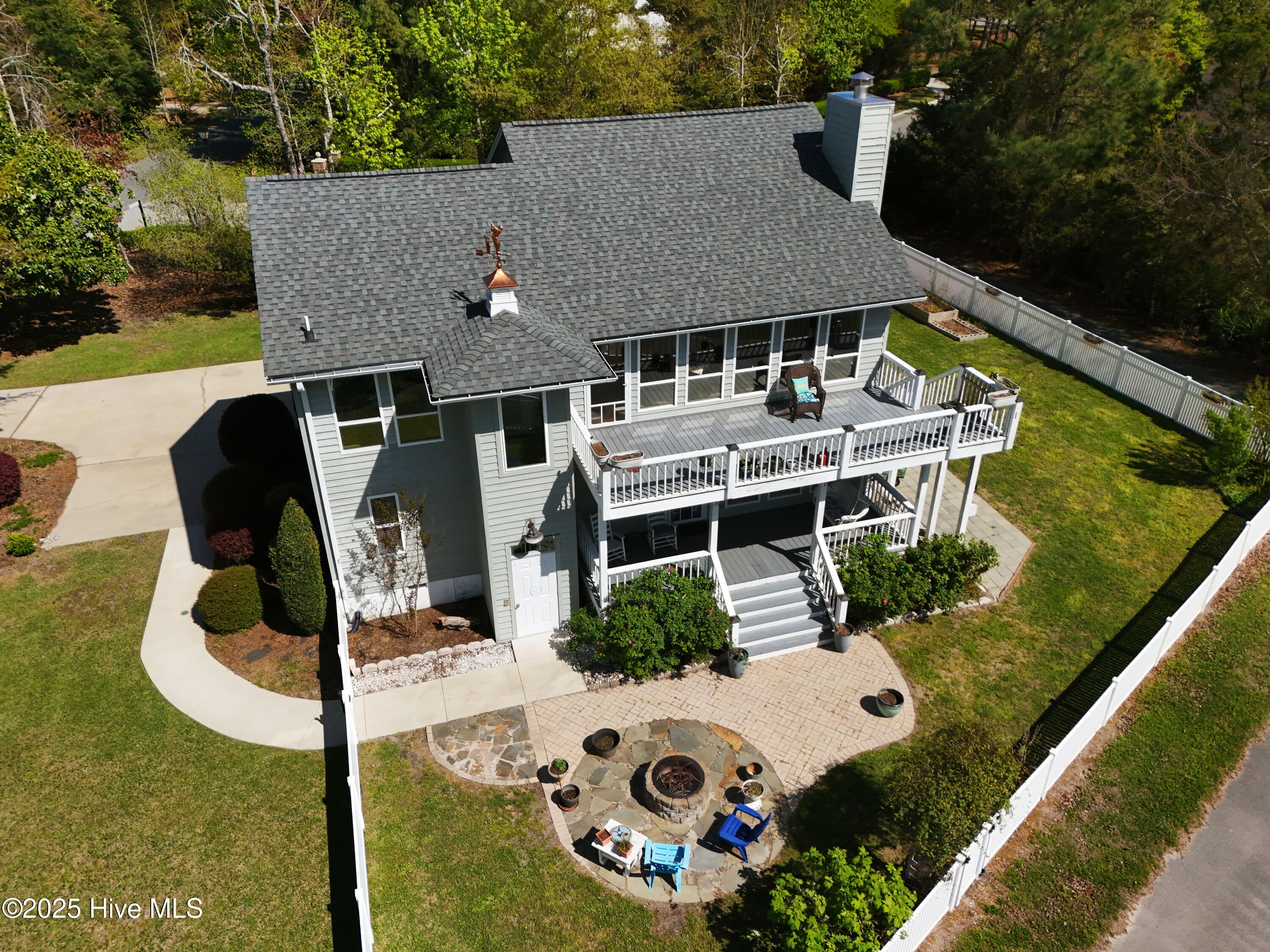 806 Lord Granville Drive — photo