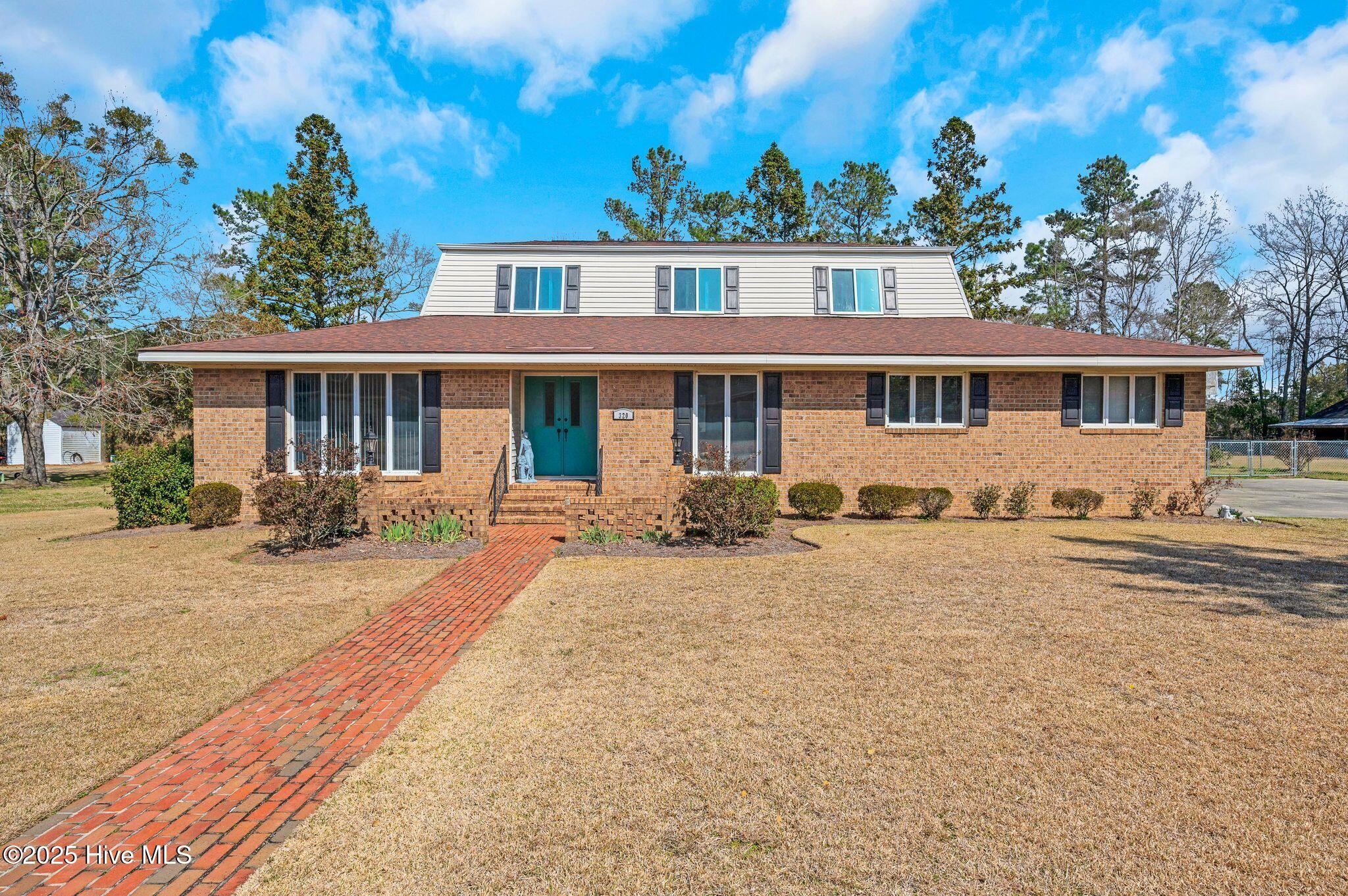 320 Pinecrest Drive — photo