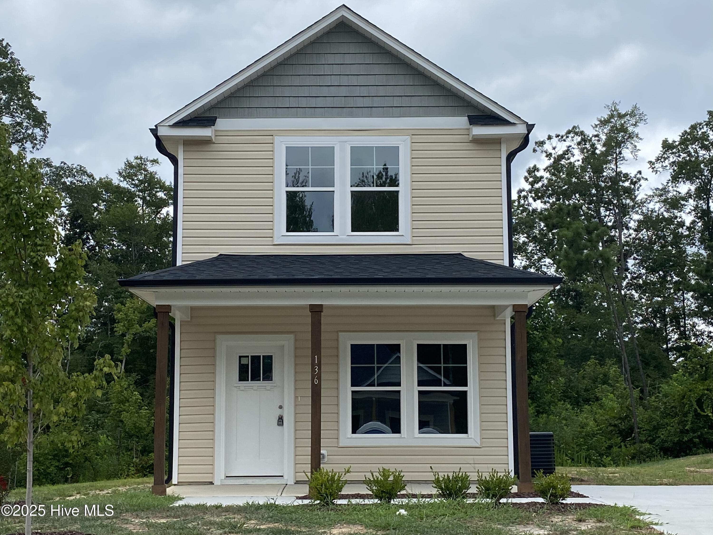 136 Ambergate Court — photo