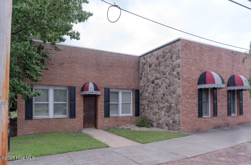 215 Main Street — photo
