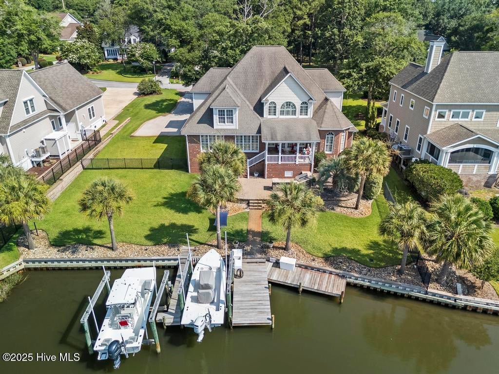 209 Bayside Drive — photo