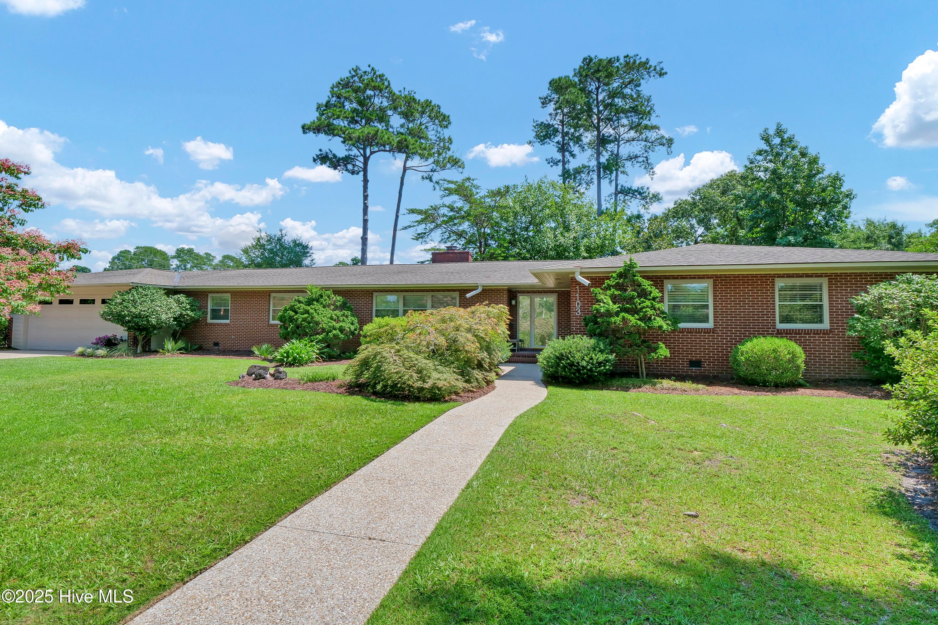 1103 Forest Hills Drive — photo