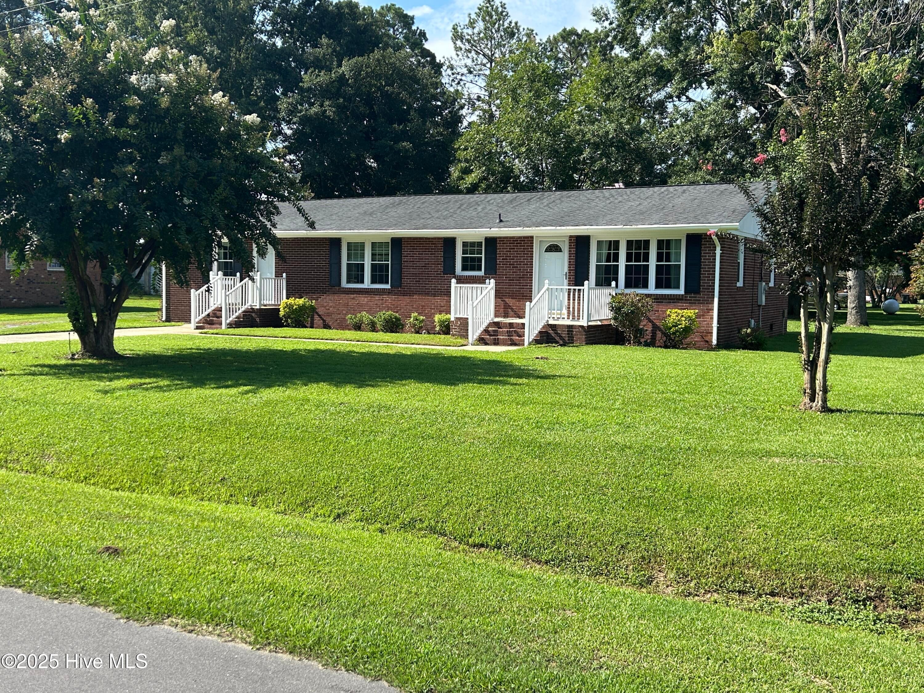 111 Colonial Drive — photo