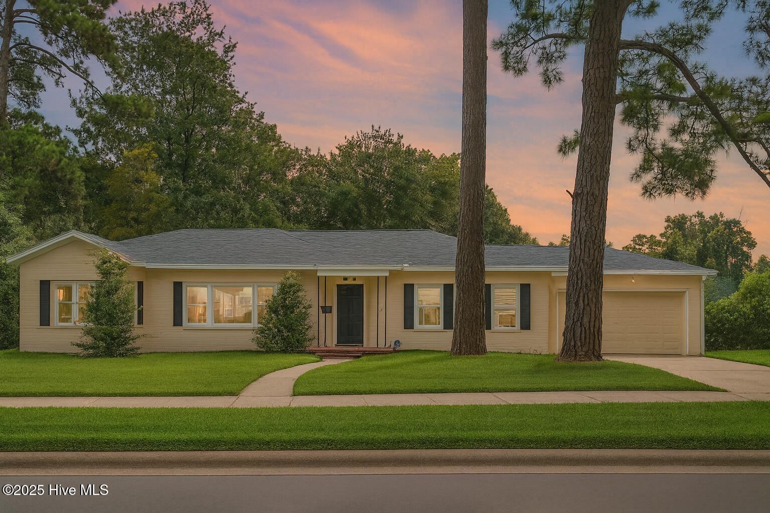 827 Colonial Drive — photo