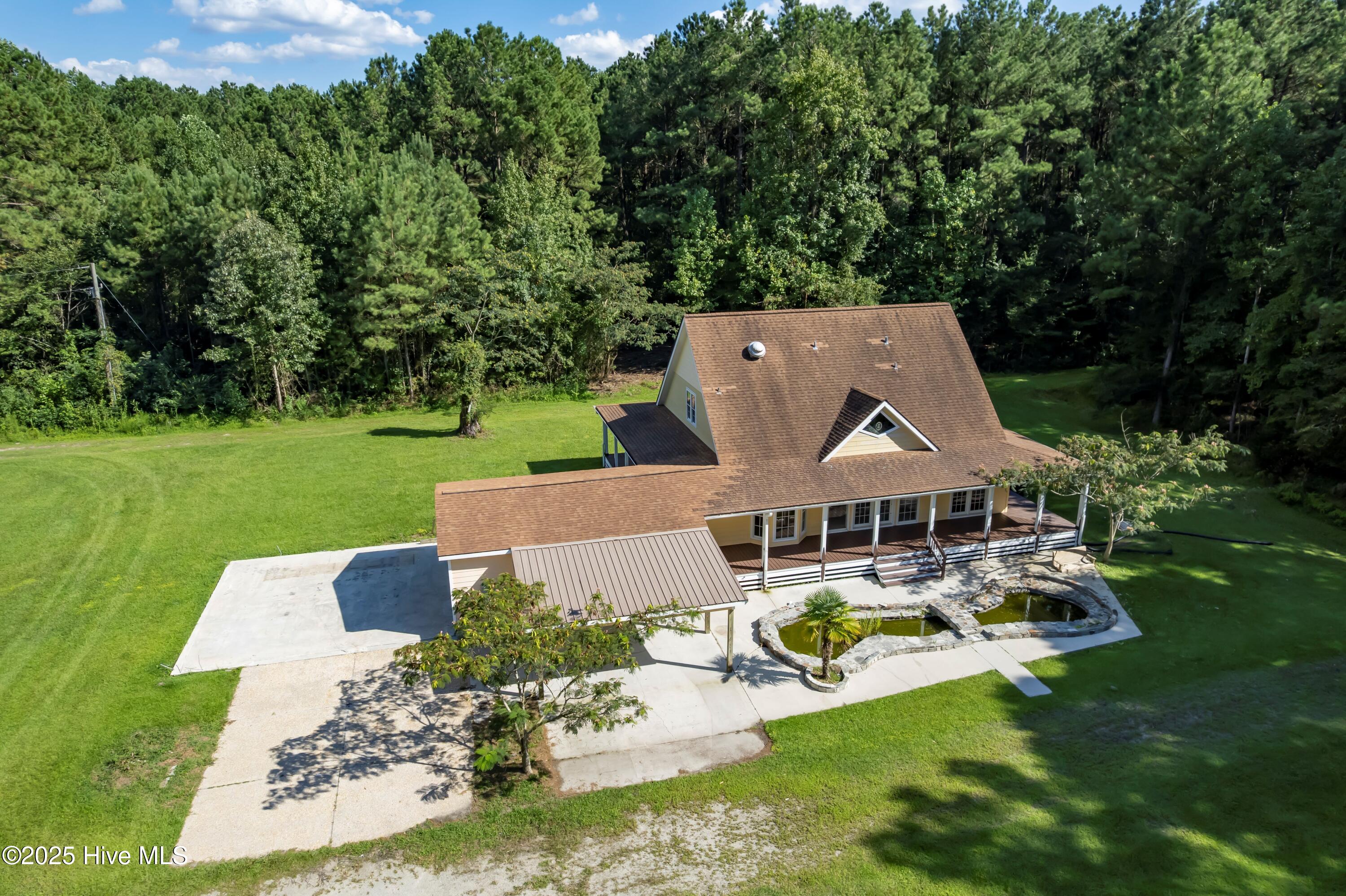 748 Alligator Creek Road — photo