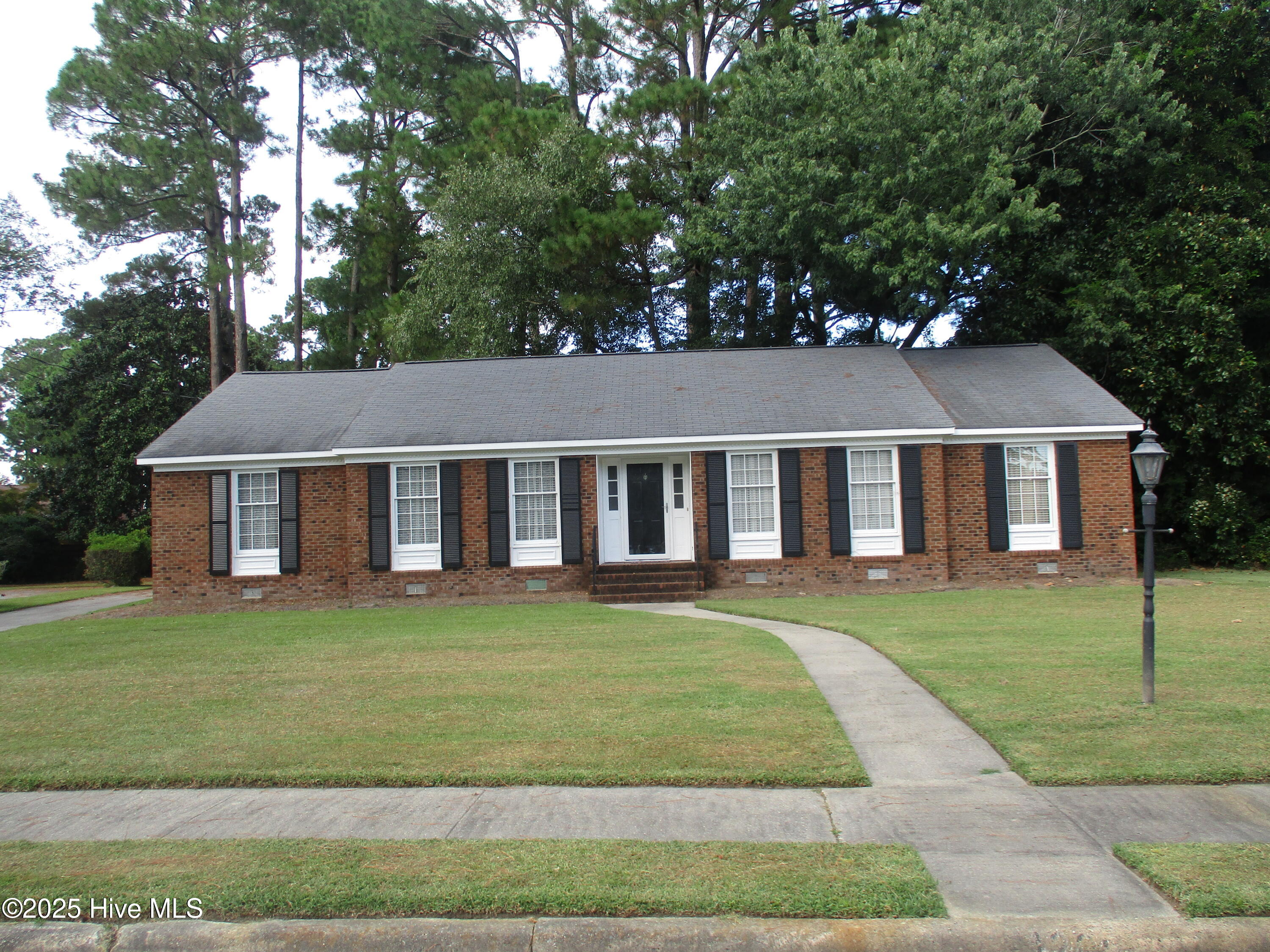 1205 W Highland Avenue — photo