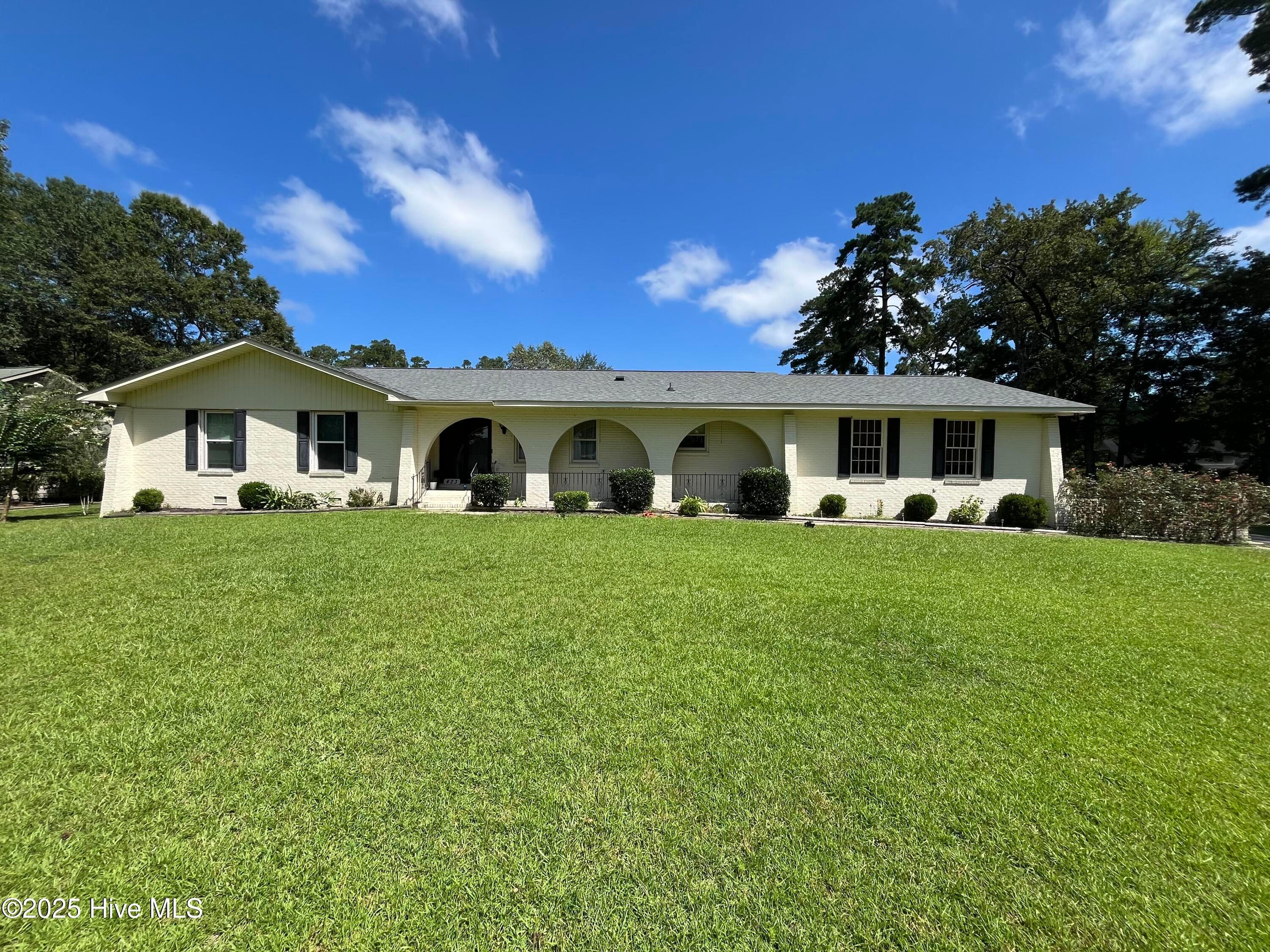 423 Edgewood Circle — photo