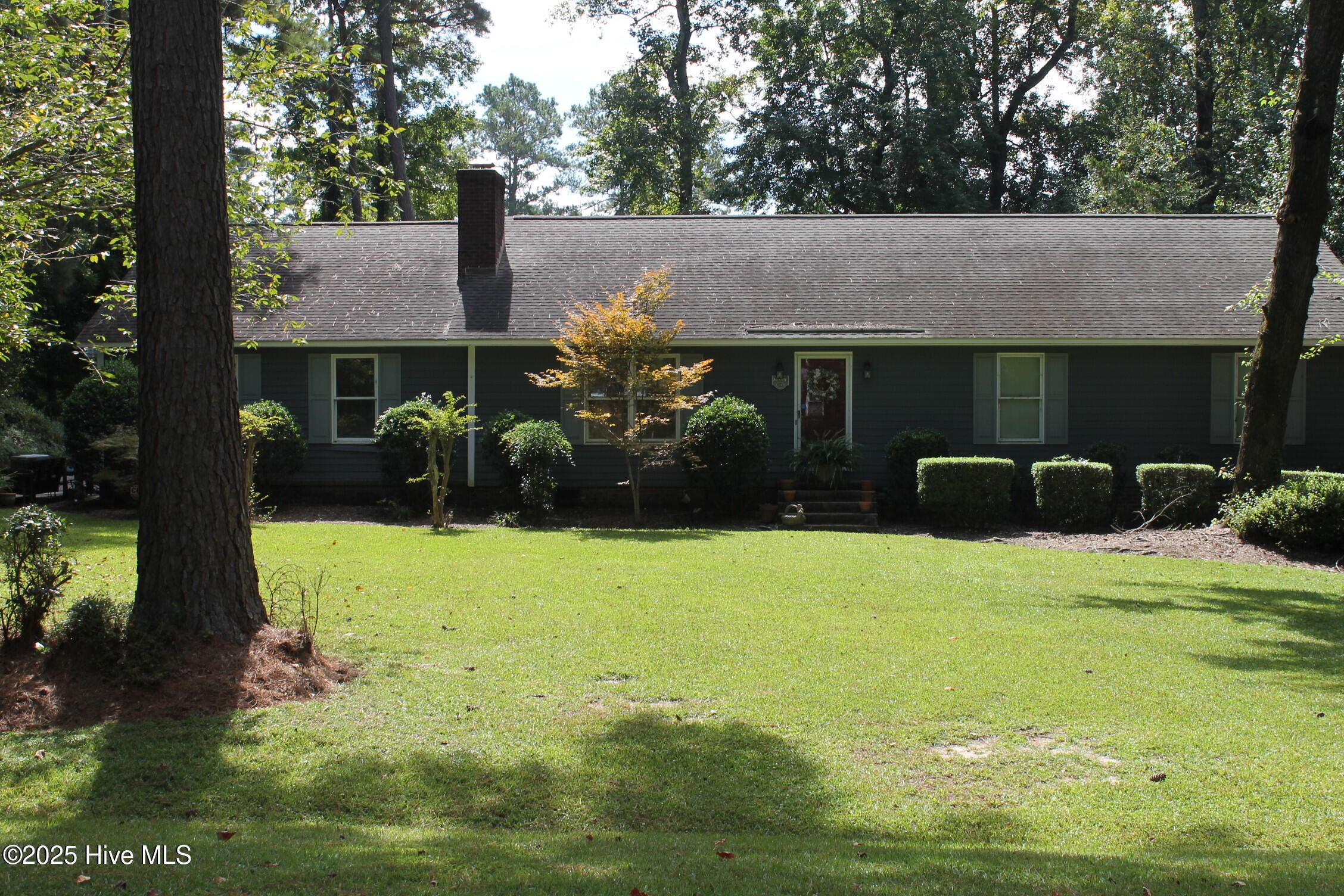 530 Woodfield Road — photo