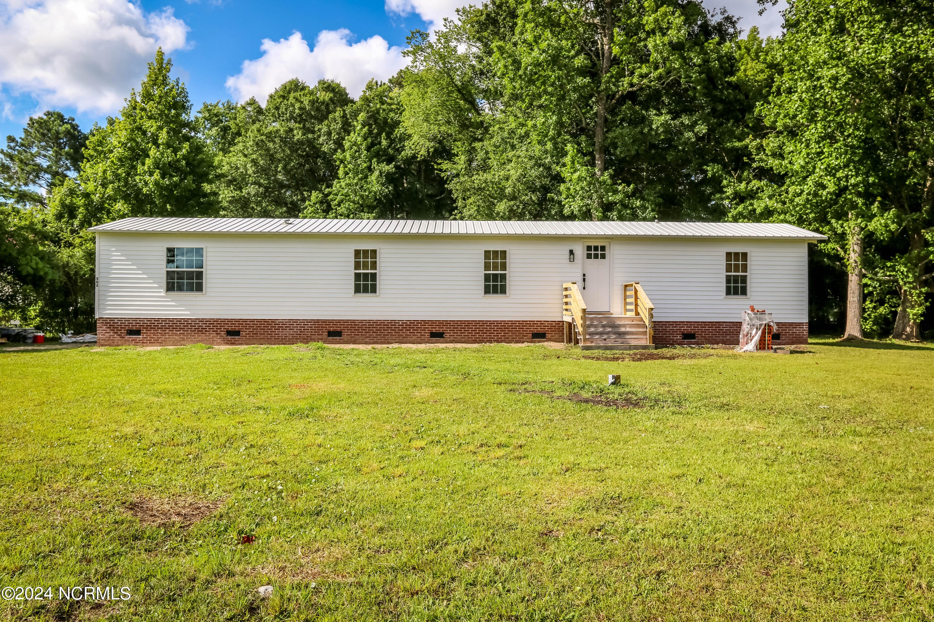 502 E Branch Drive — photo