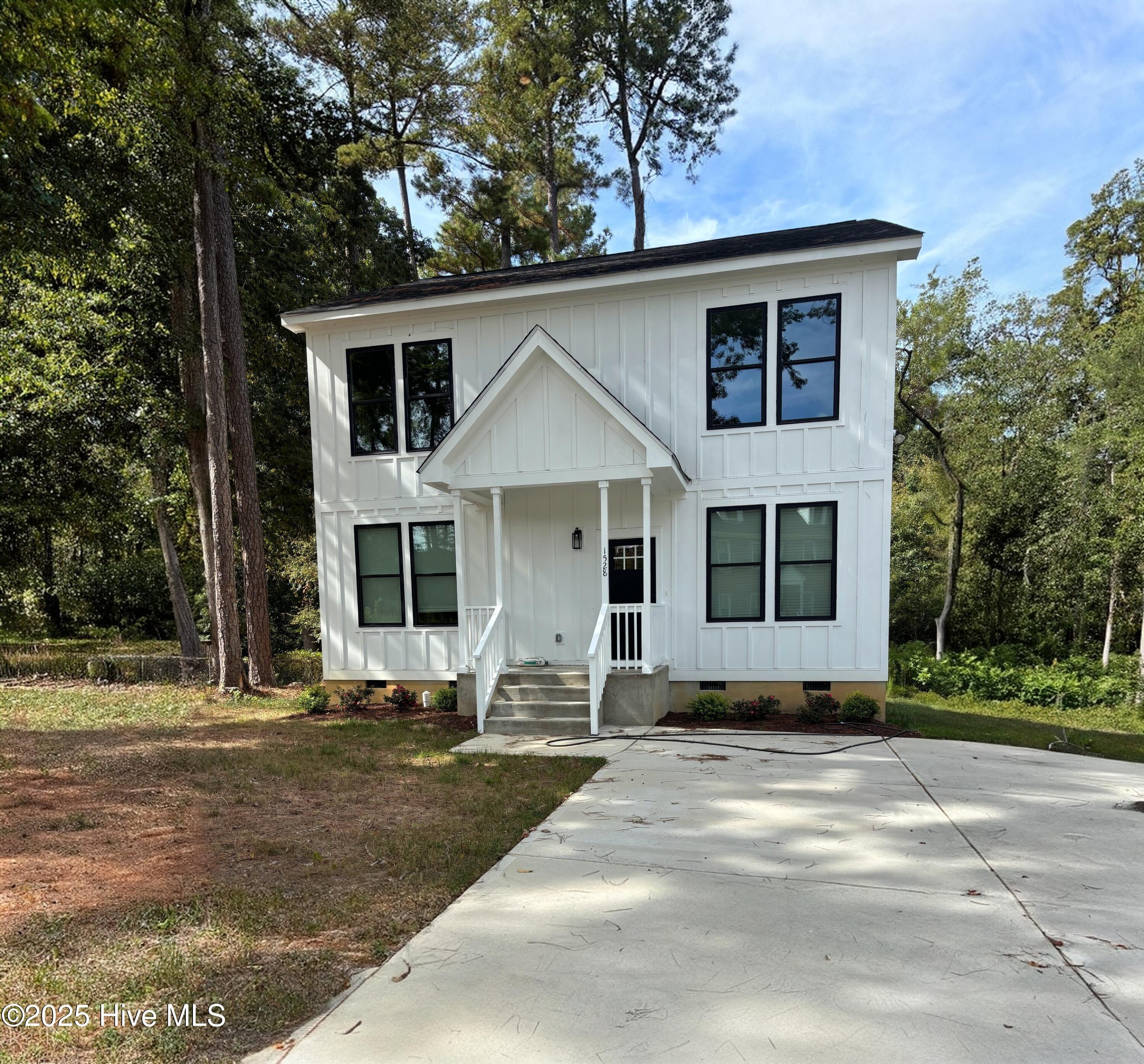 1528 Chateau Lane — photo